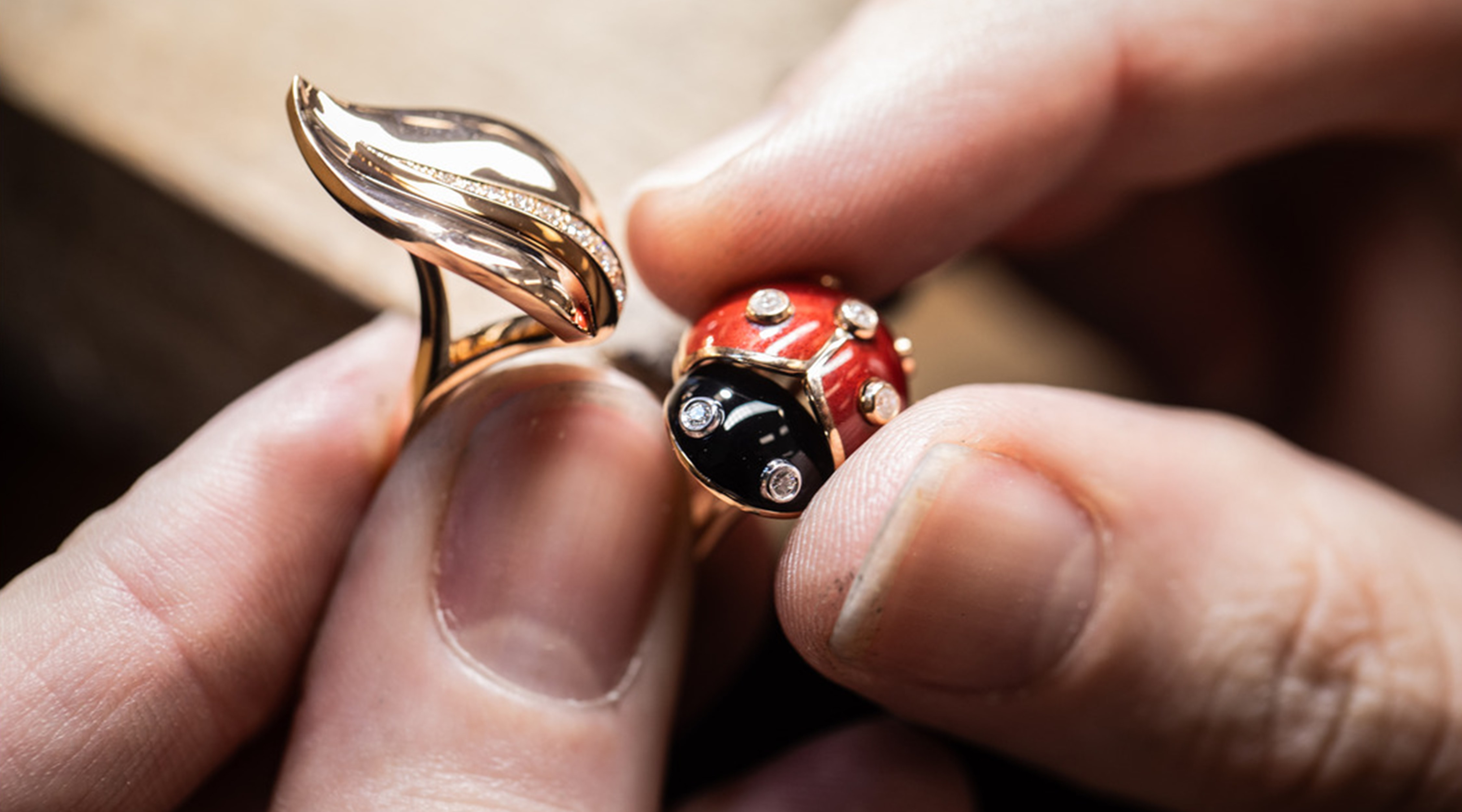 Coccinelles Between the Finger ring, 18K rose gold, rhodium plated 18K white gold, enamel, onyx, diamonds. Van Cleef & Arpels.