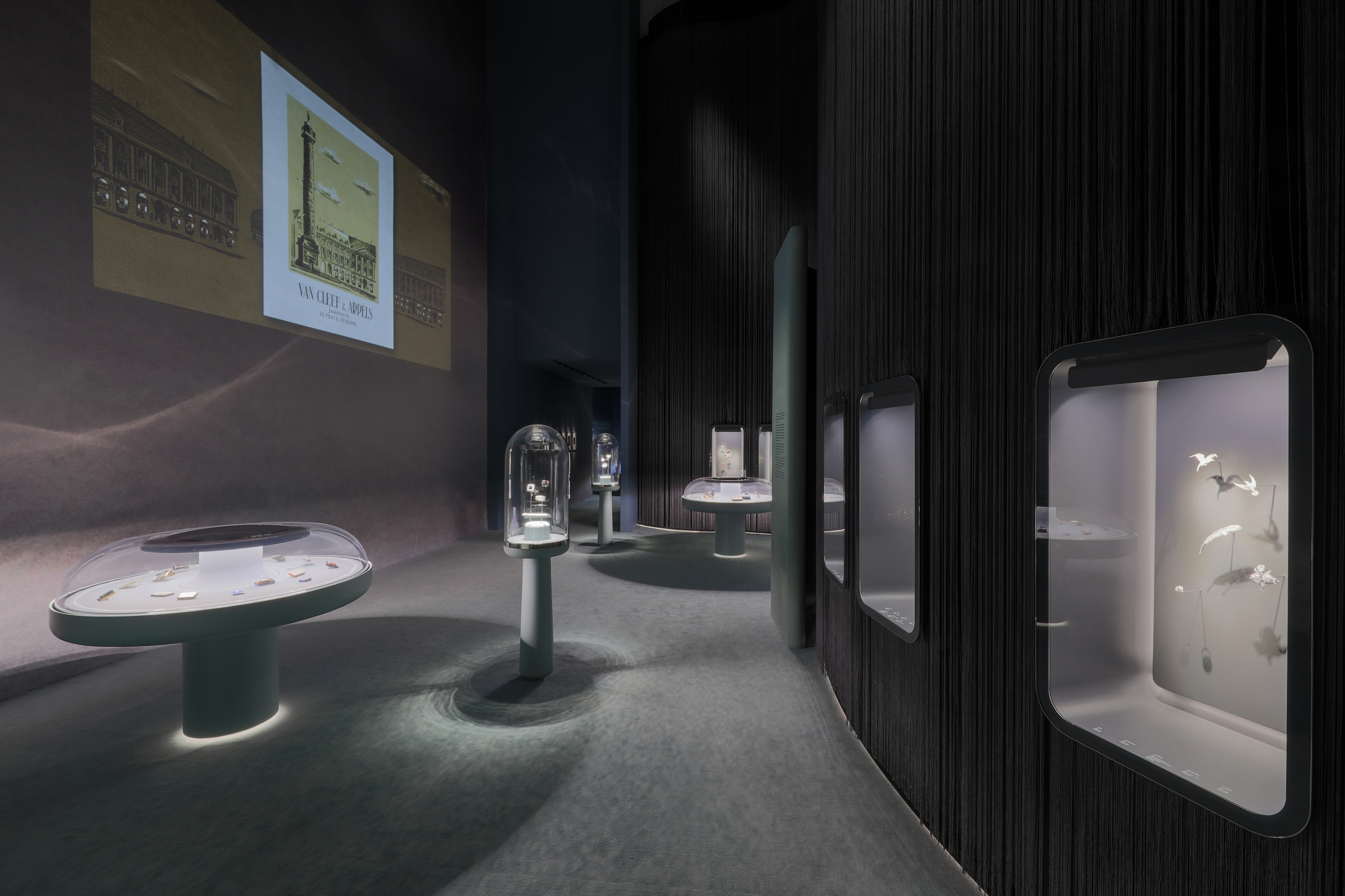 展品，布景由Patrick Jouin和Sanjit Manku合作设计