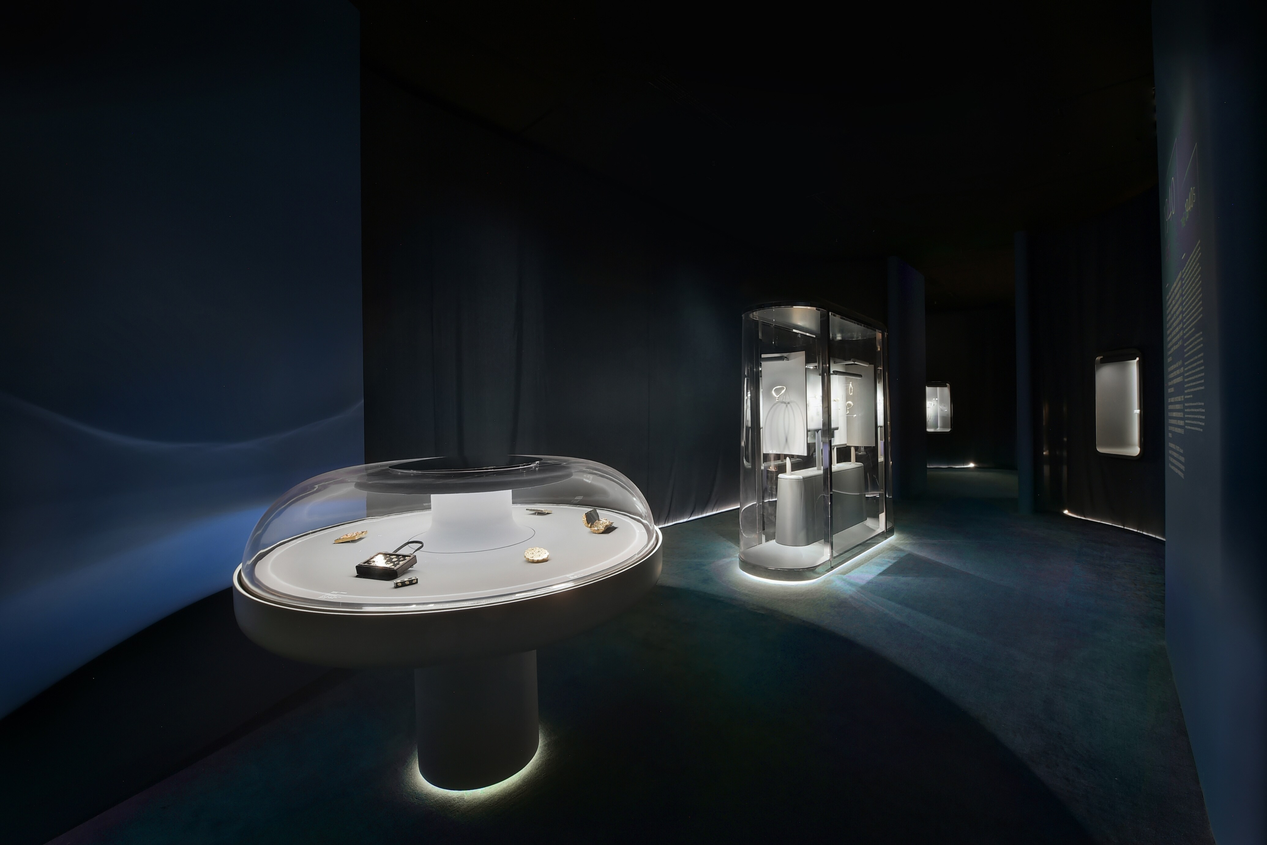 展览内部设计，布景由Patrick Jouin和Sanjit Manku合作设计