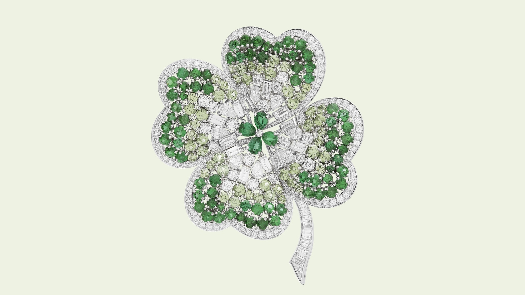 Pétales de chance clip, Platinum, white gold, emeralds, tsavorite garnets, diamonds, Palais de la Chance® collection, Van Cleef & Arpels