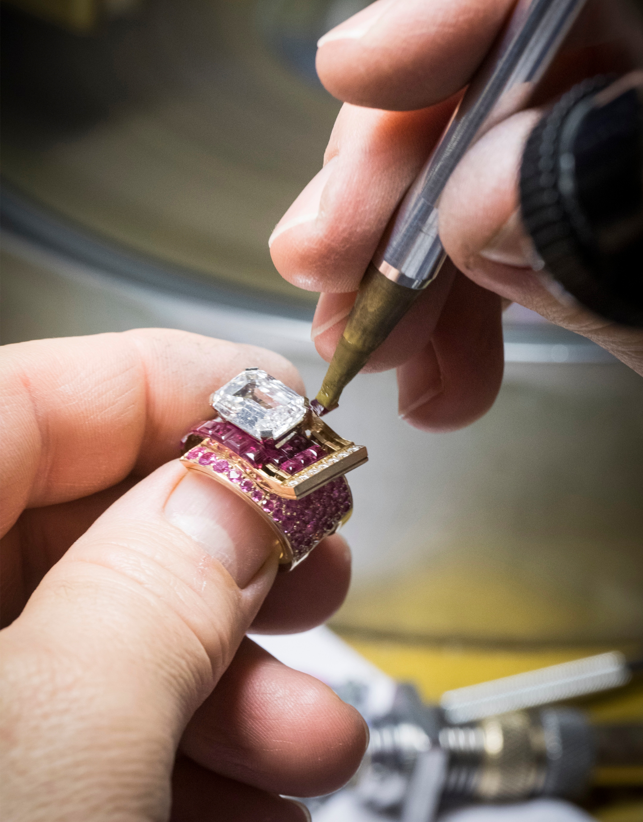 Mystery Set隐密式镶嵌工艺,Van Cleef & Arpels梵克雅宝