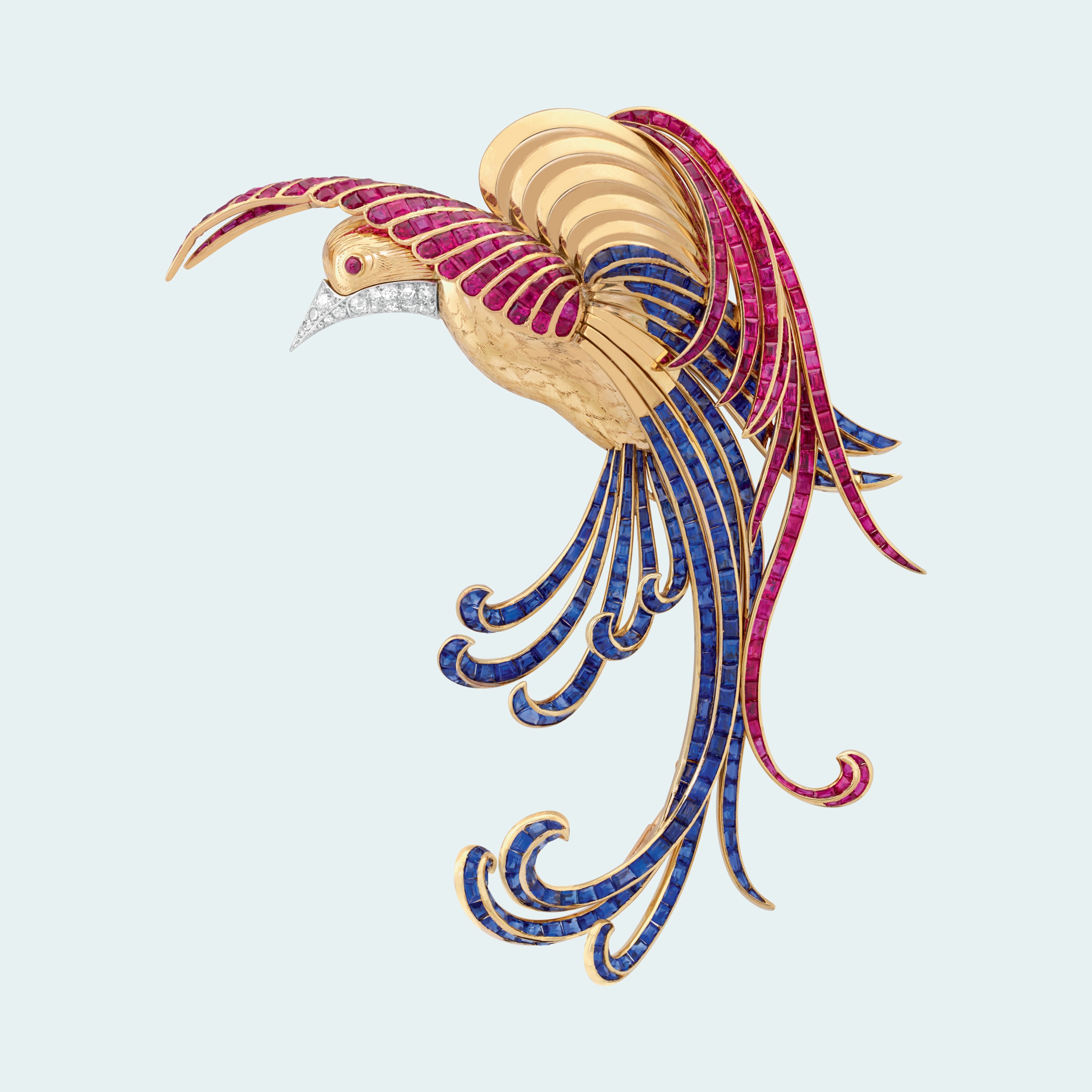 Bird of Paradise胸针,1942年。黄K金,18K玫瑰金,铂金,红宝石,蓝宝石,钻石。Van Cleef & Arpels梵克雅宝典藏。