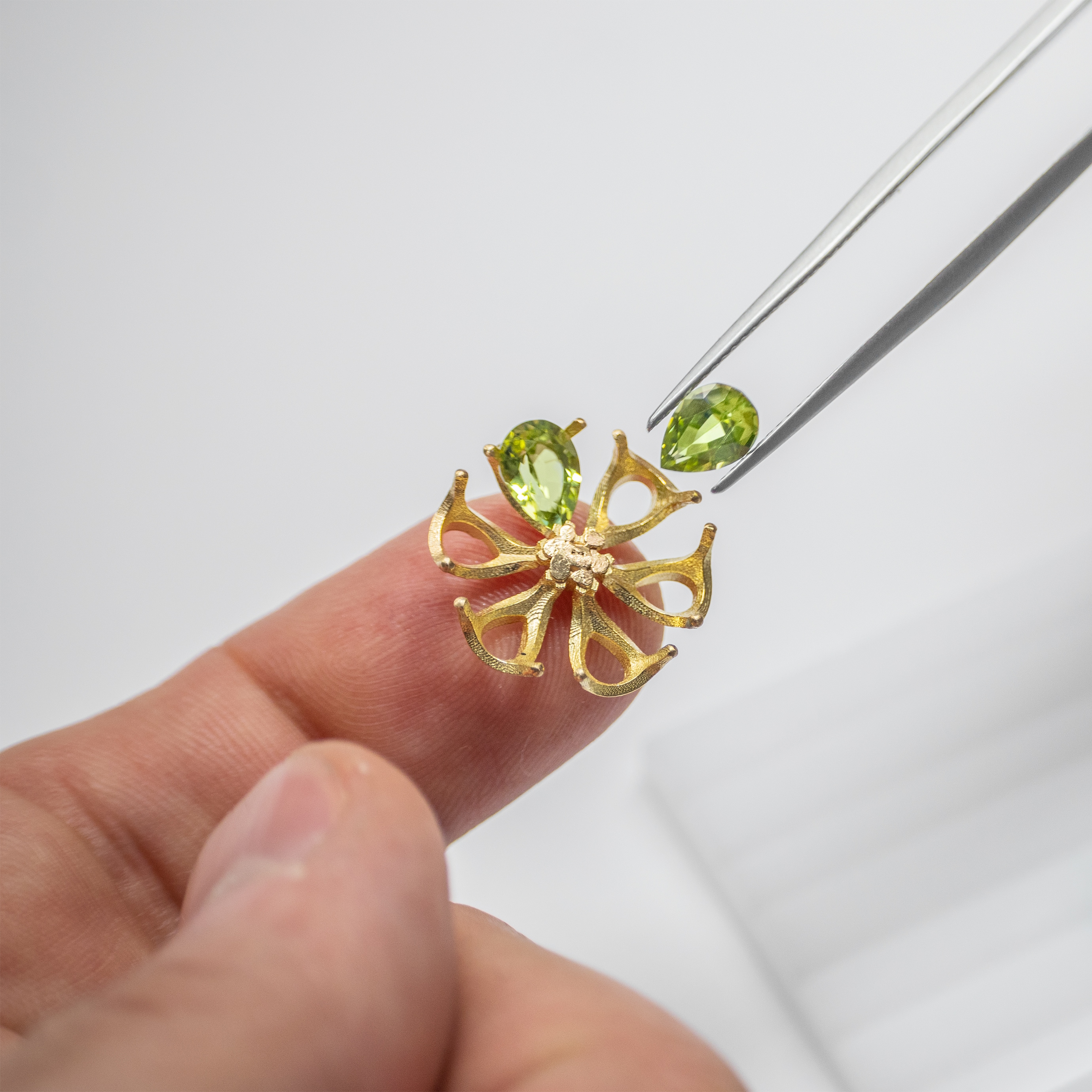 Gemmology work, pairing.