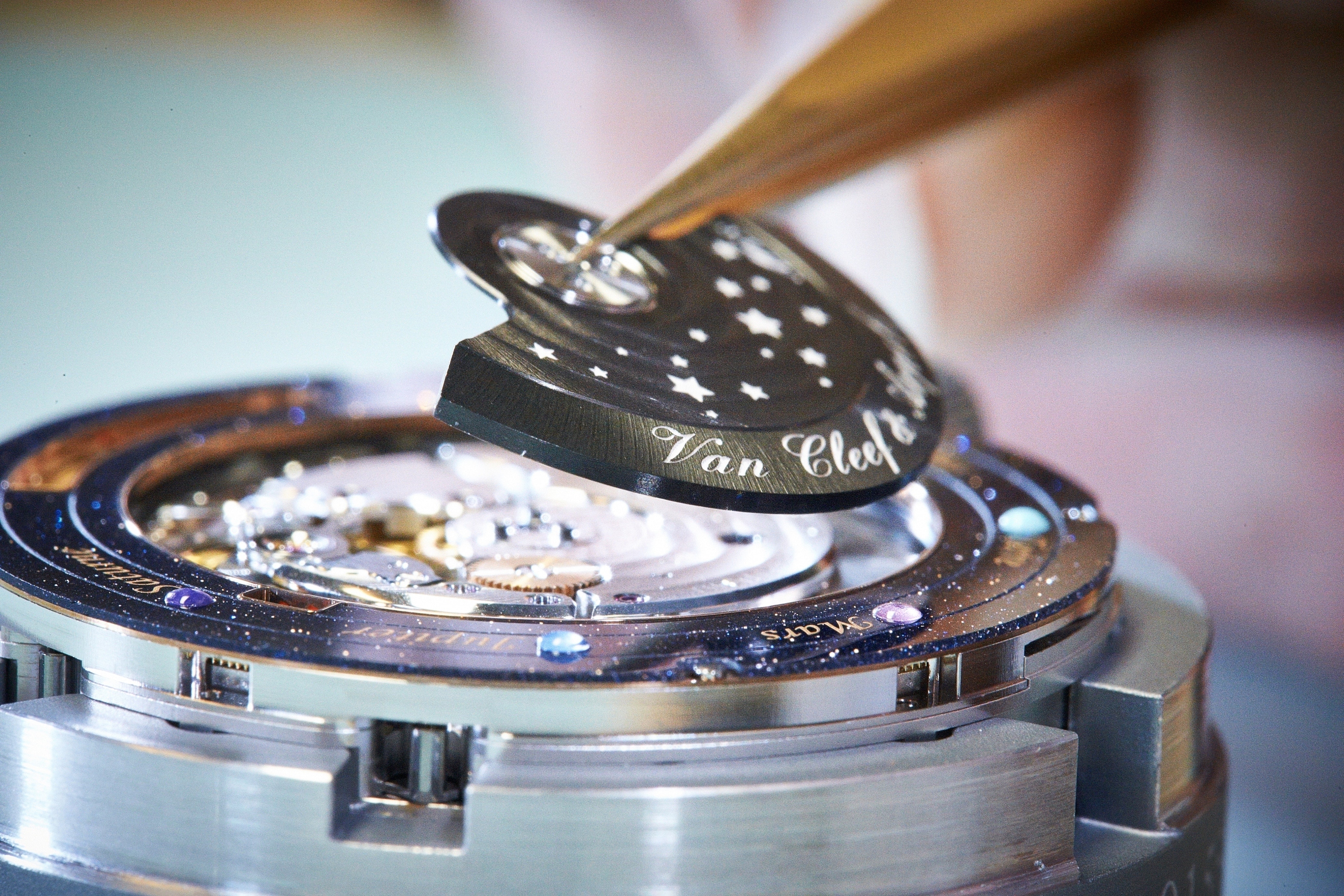 组装机芯的摆陀，Midnight Planétarium腕表，Poetic Complications诗意复杂功能腕表系列，Van Cleef & Arpels梵克雅宝