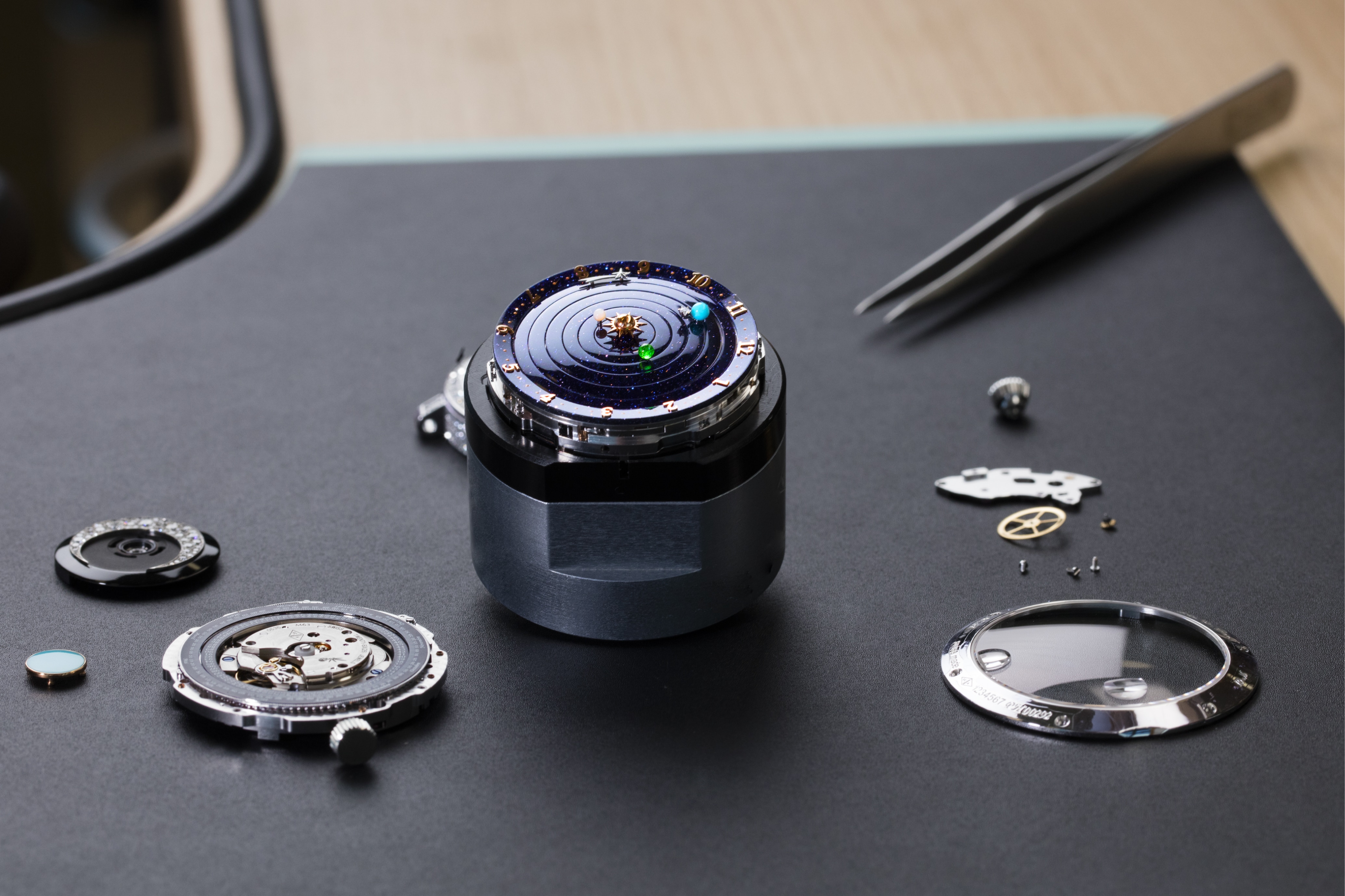 View of the different elements constituting the watch, Lady Arpels Planétarium watch, Poetic Complications collection