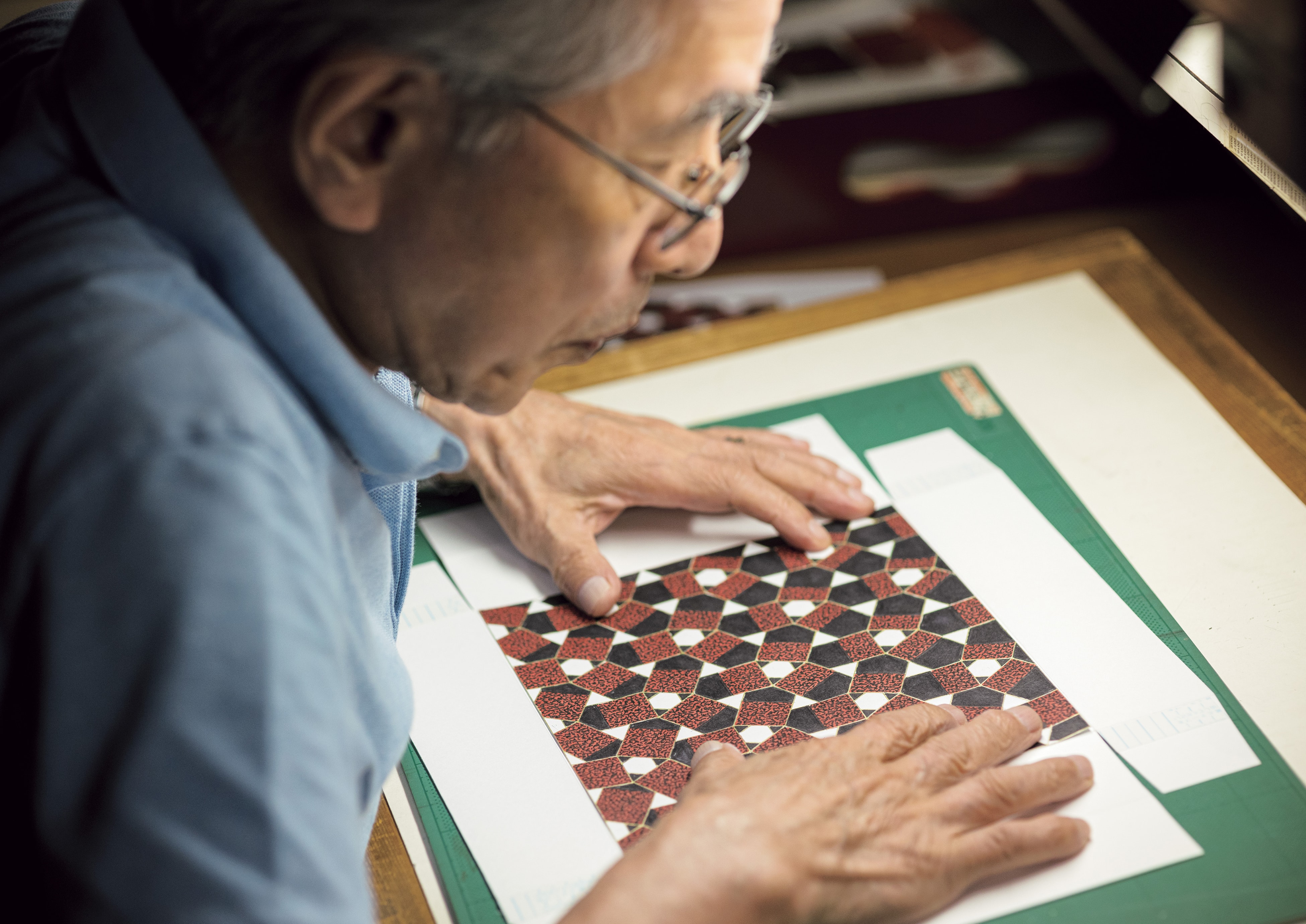Production of the paper prototype. Van Cleef & Arpels.