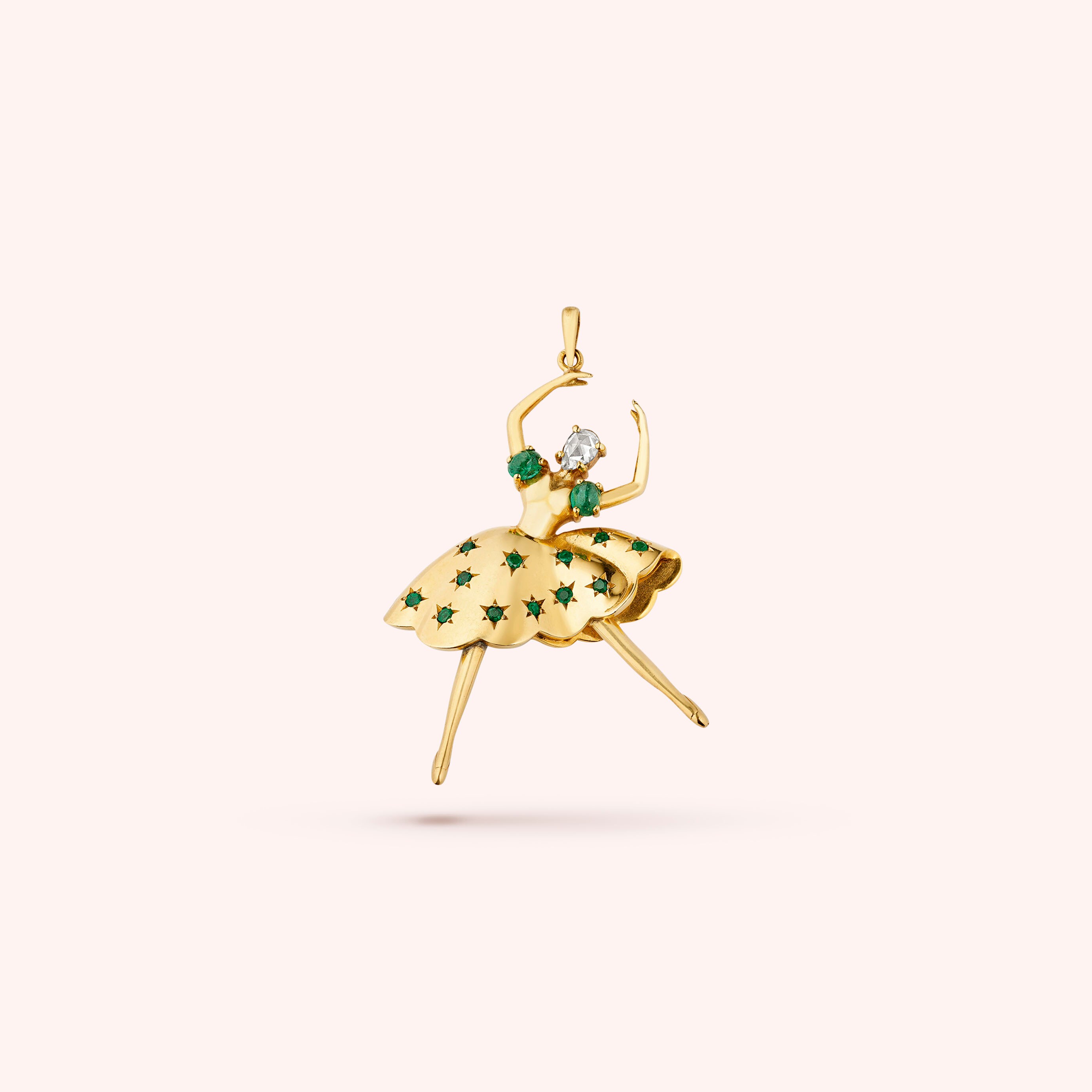 Ballerina吊坠，约1944年，黄K金，祖母绿，钻石。Van Cleef & Arpels梵克雅宝典藏。