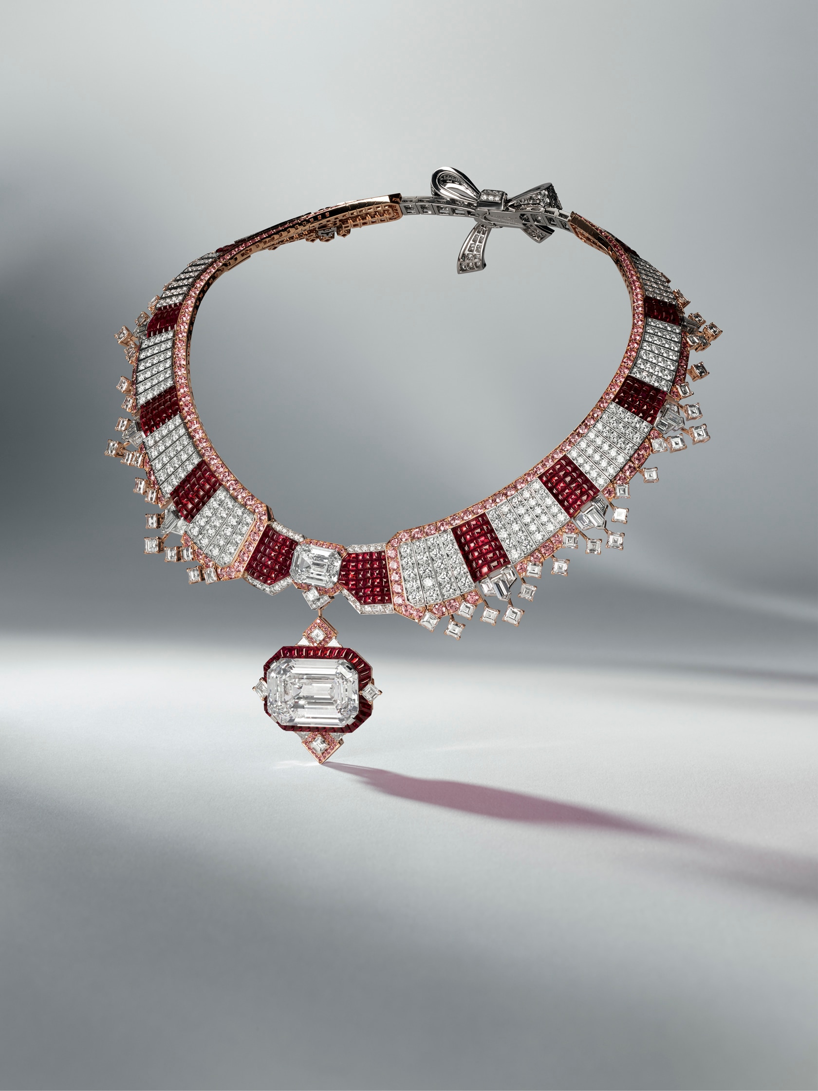 Colerette Mystérieuse necklace, emeraude cut diamond, 25 Mystery Set collection, Van Cleef & Arpels