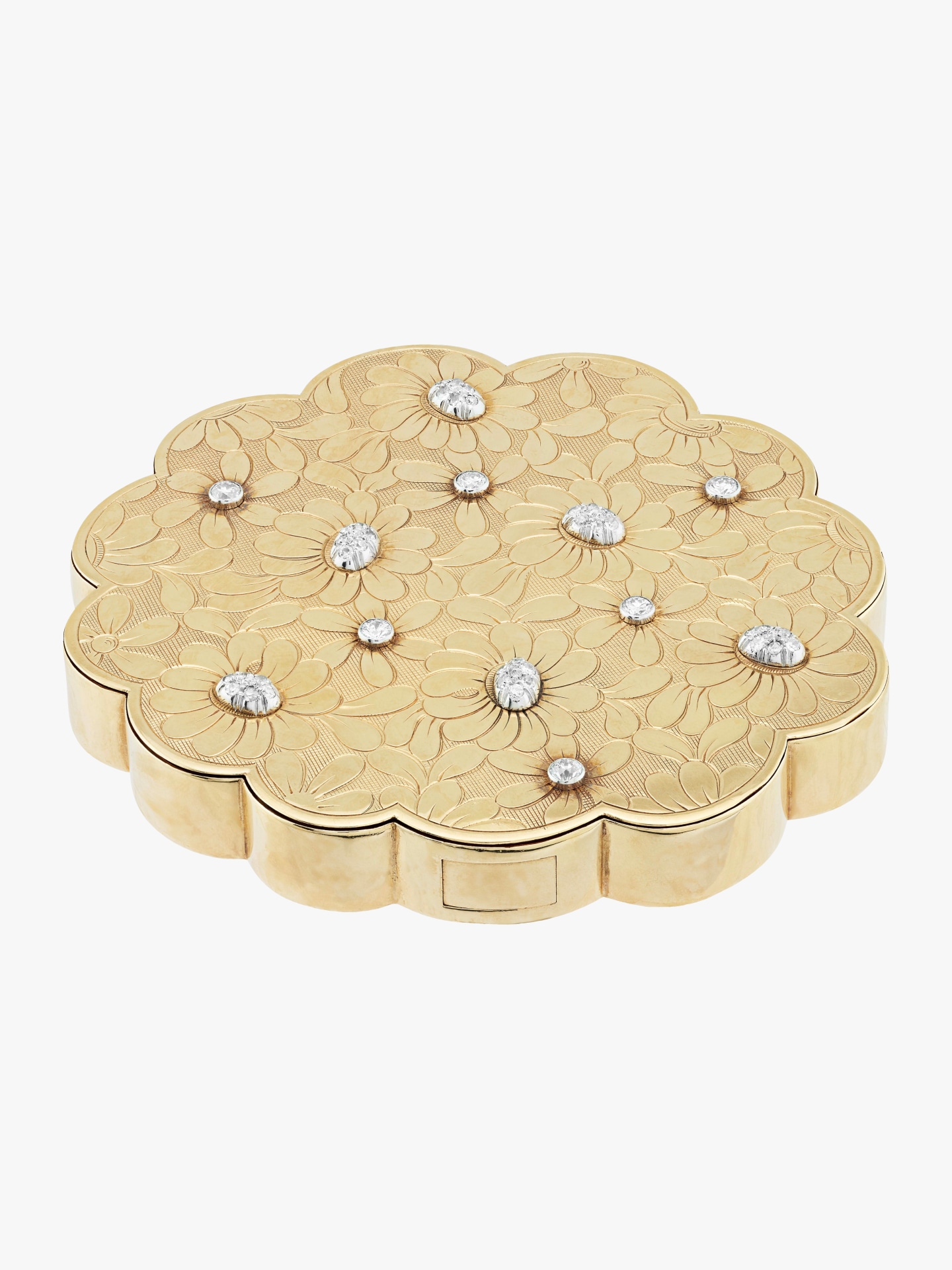 Daisies powder compact, 1948. 18K yellow gold, platinum, diamonds. Van Cleef & Arpels Collection.