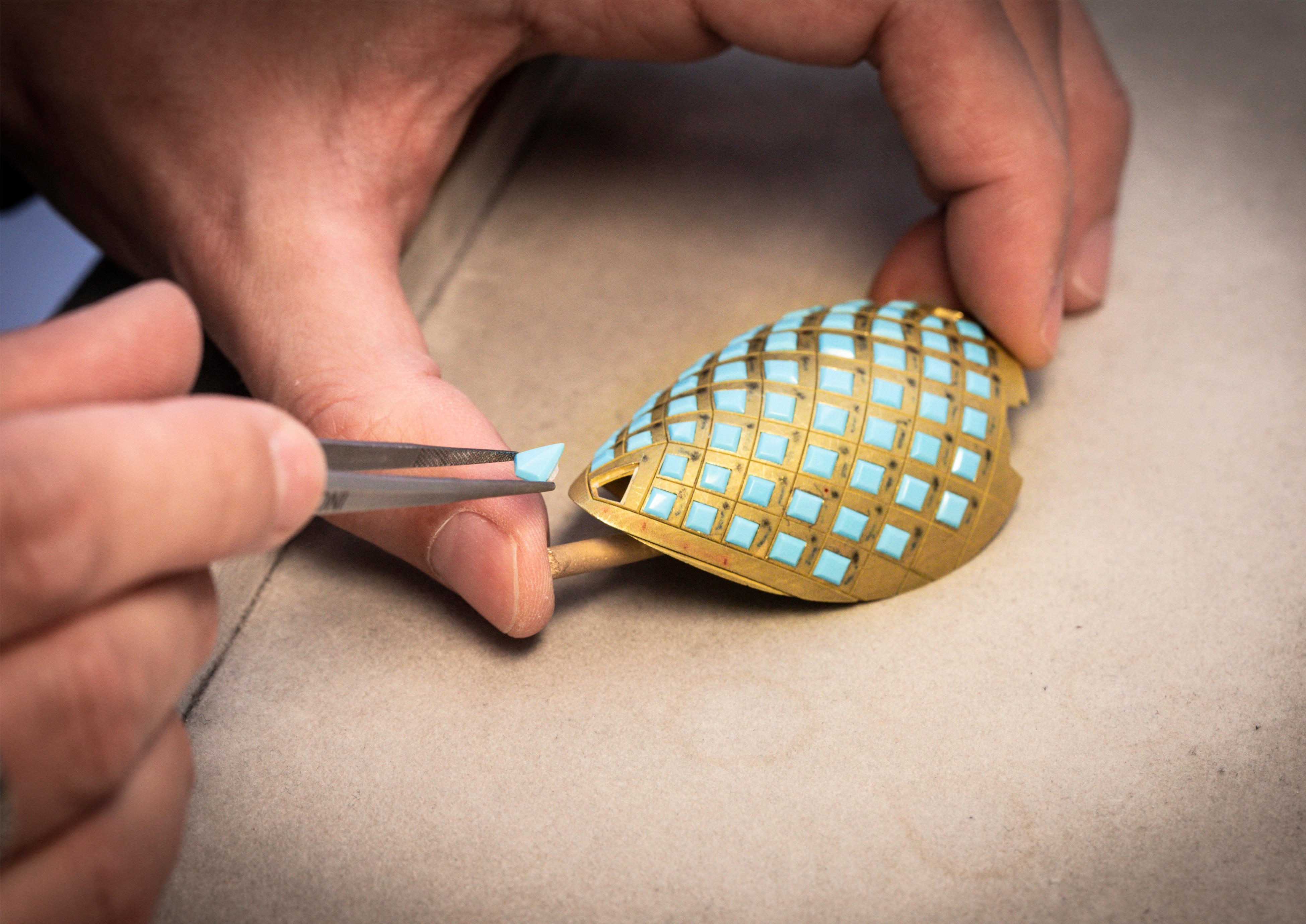 Setting turquoise on the male bird’s back for the Fontaine aux oiseaux automaton. Extraordinary objects collection, Van Cleef & Arpels.