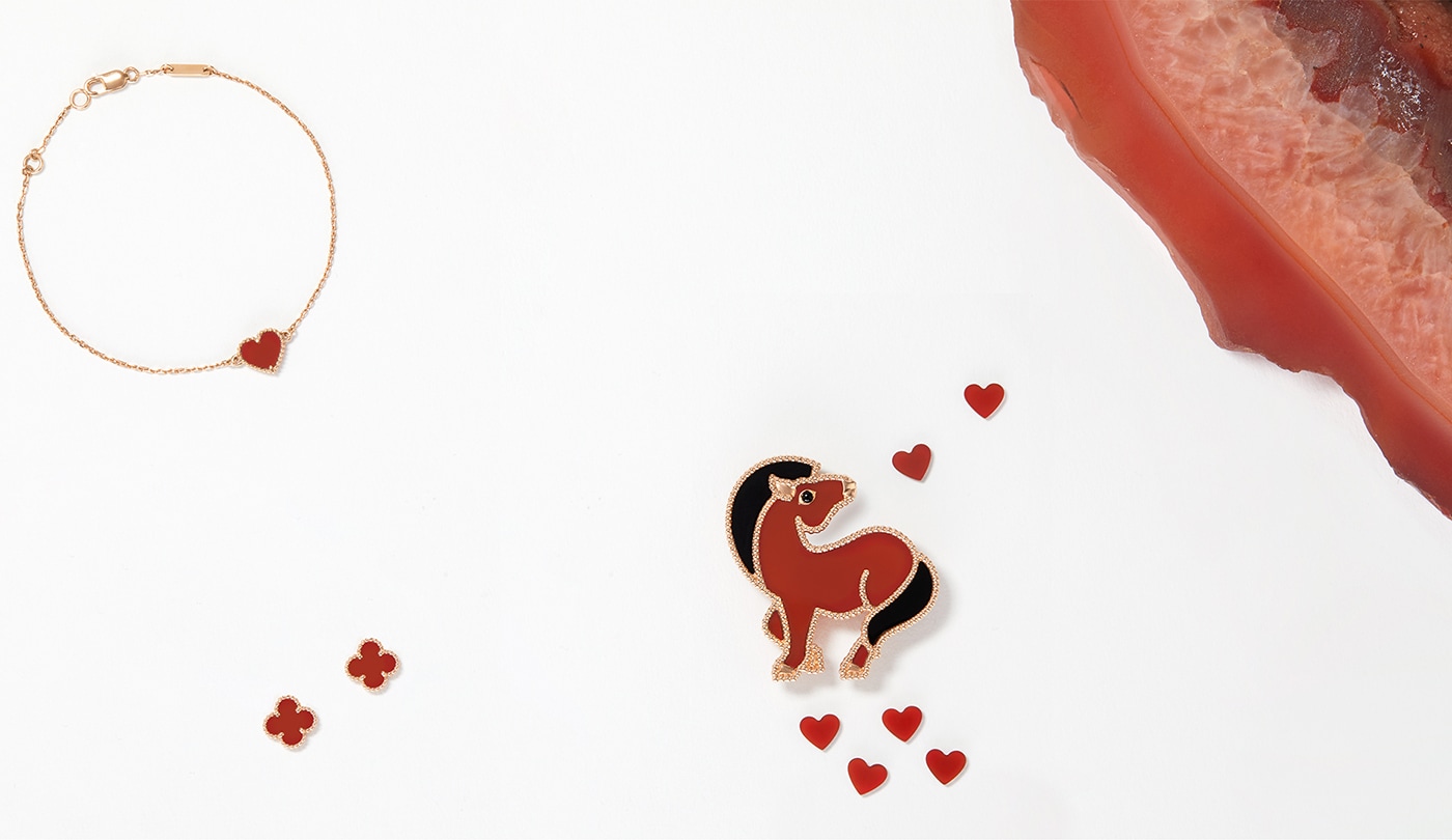 Final polishing, Lucky Animals Squirrel clip, rose gold, carnelian, tiger eye, onyx, Van Cleef & Arpels