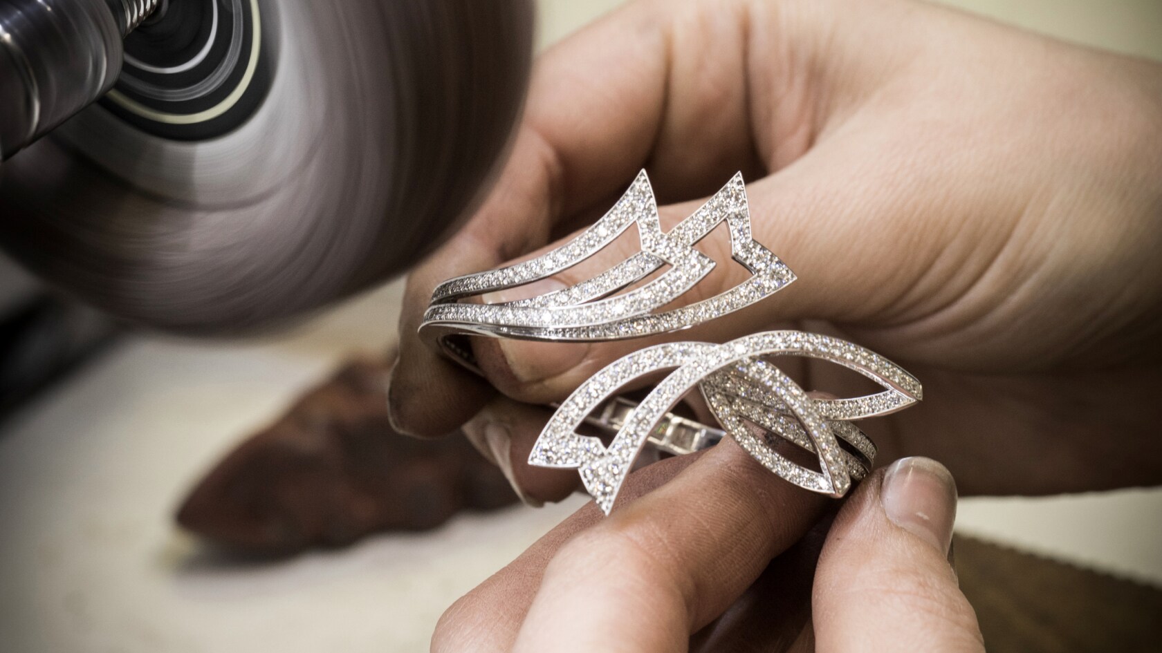 Final polishing, Contes d’Hiver bracelet, white gold, diamonds, Van Cleef & Arpels