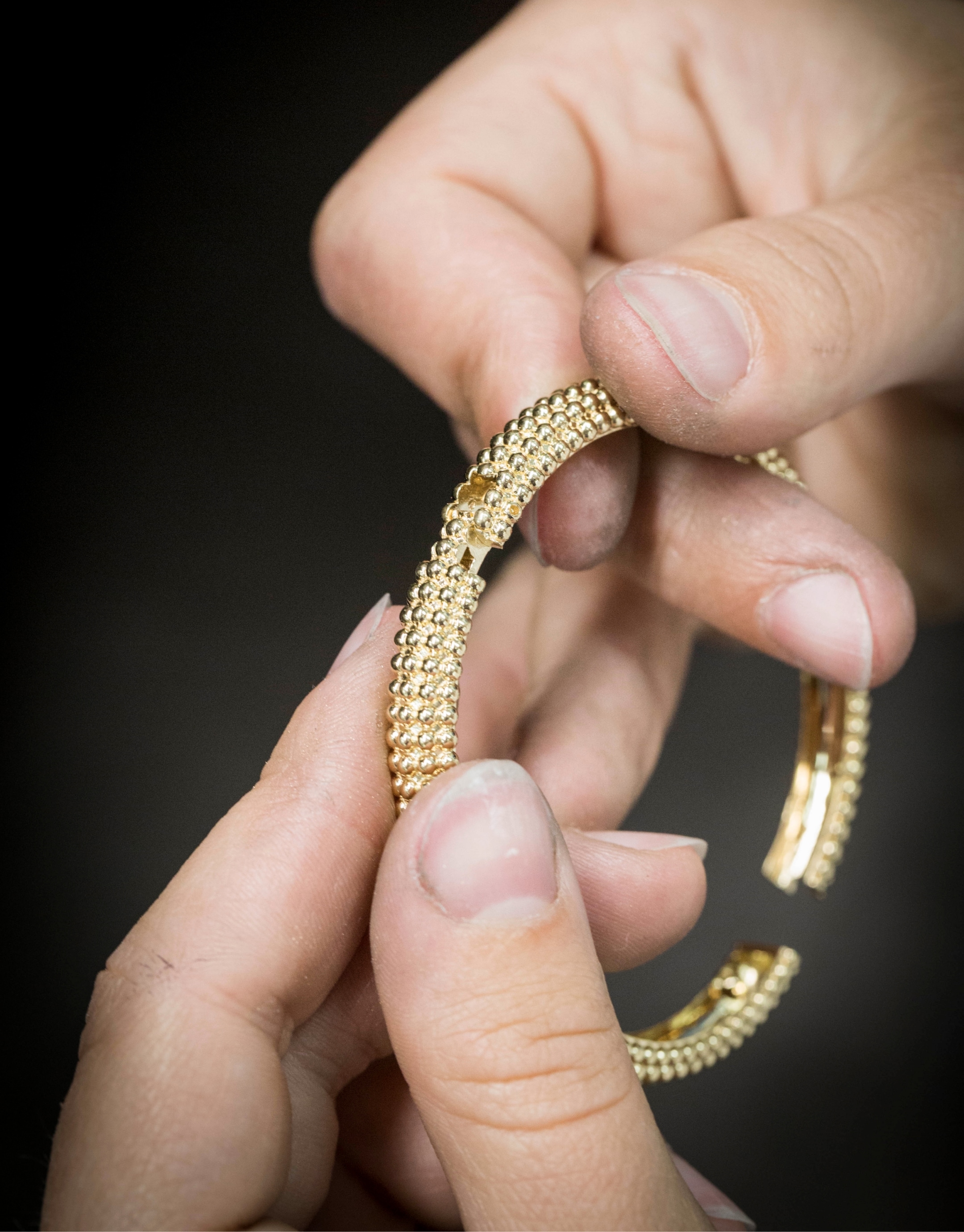 Assembling the hinge, Perlée® pearls of gold bracelet, 5 rows, yellow gold, Van Cleef & Arpels