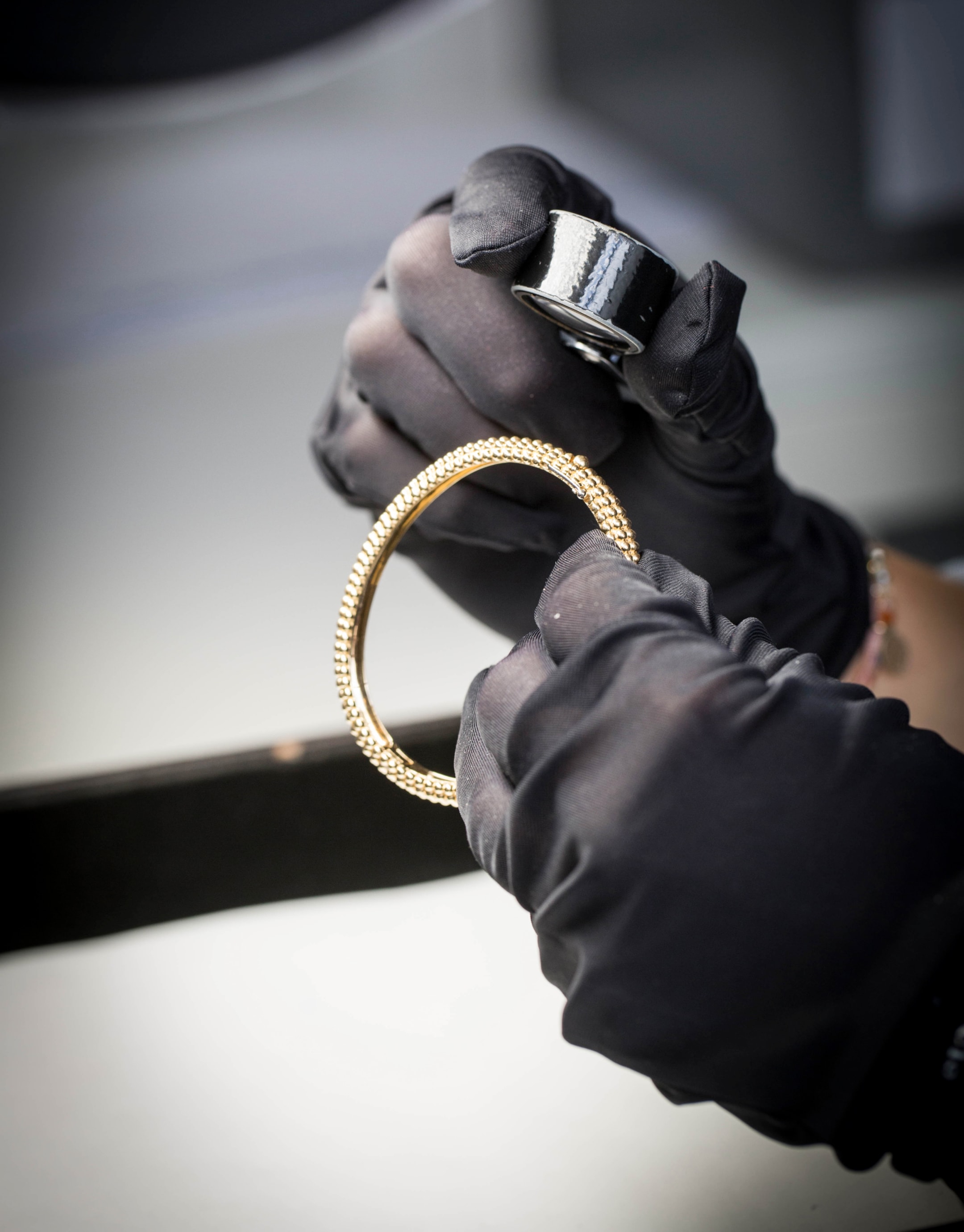 Quality control, Perlée® pearls of gold bracelet, 5 rows, yellow gold, Van Cleef & Arpels