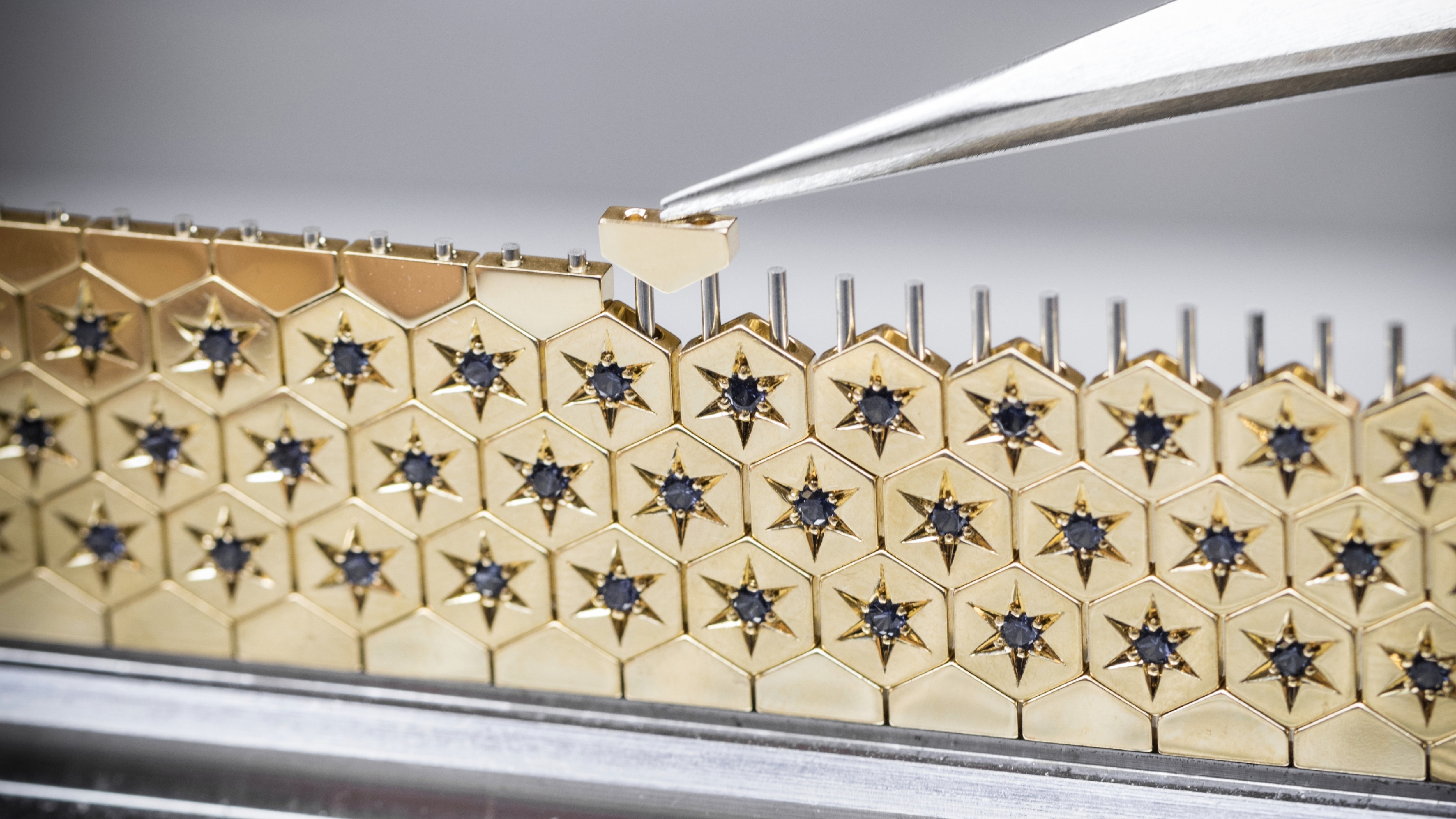 Jewelry work, assembling on Ludo bracelet, Van Cleef & Arpels