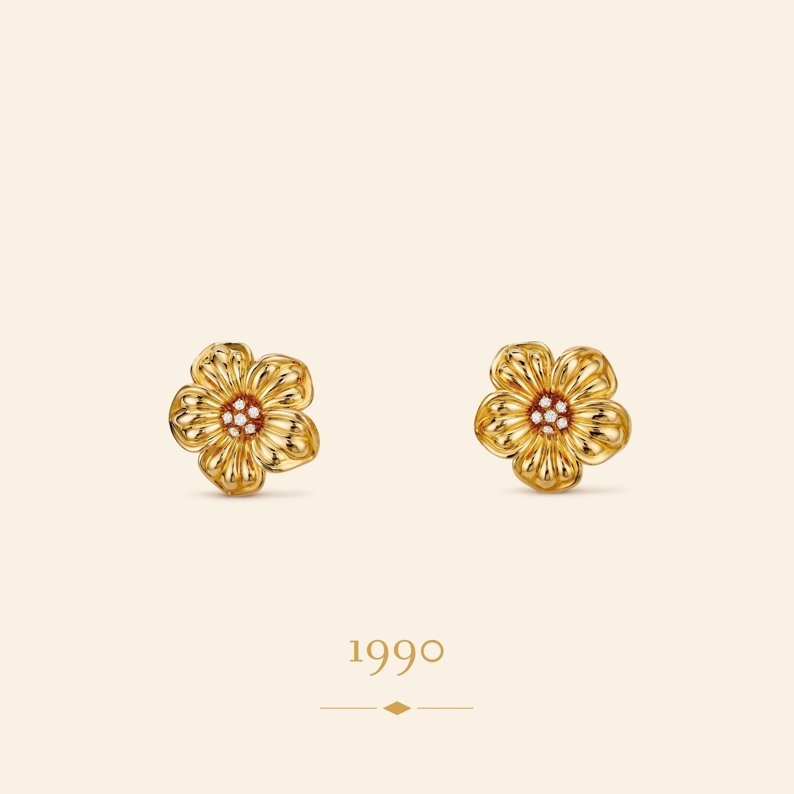 Diana耳环，1990年黄K金，钻石。Van Cleef & Arpels梵克雅宝典藏。