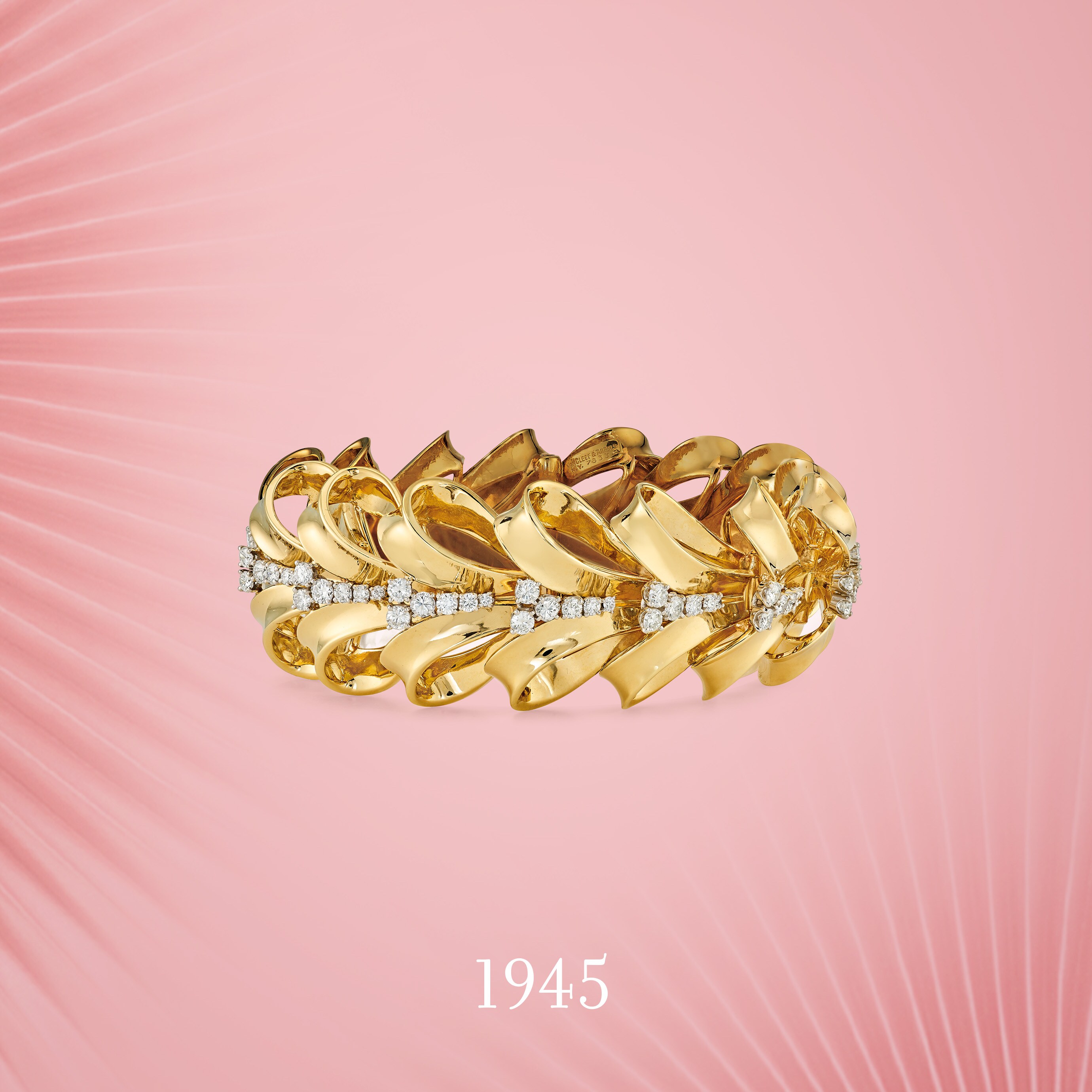 Ribbon手镯，1945年。黄K金，钻石。Van Cleef & Arpels梵克雅宝典藏系列。