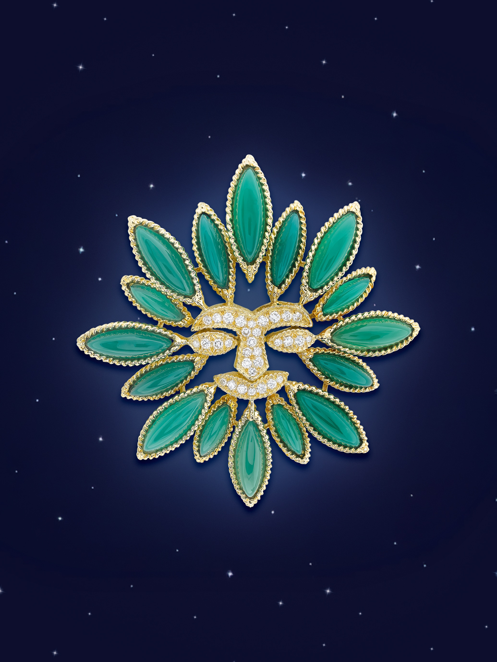 Sun necklace, 1974-1976, yellow gold, green chalcedony, diamonds. Van Cleef & Arpels Collection