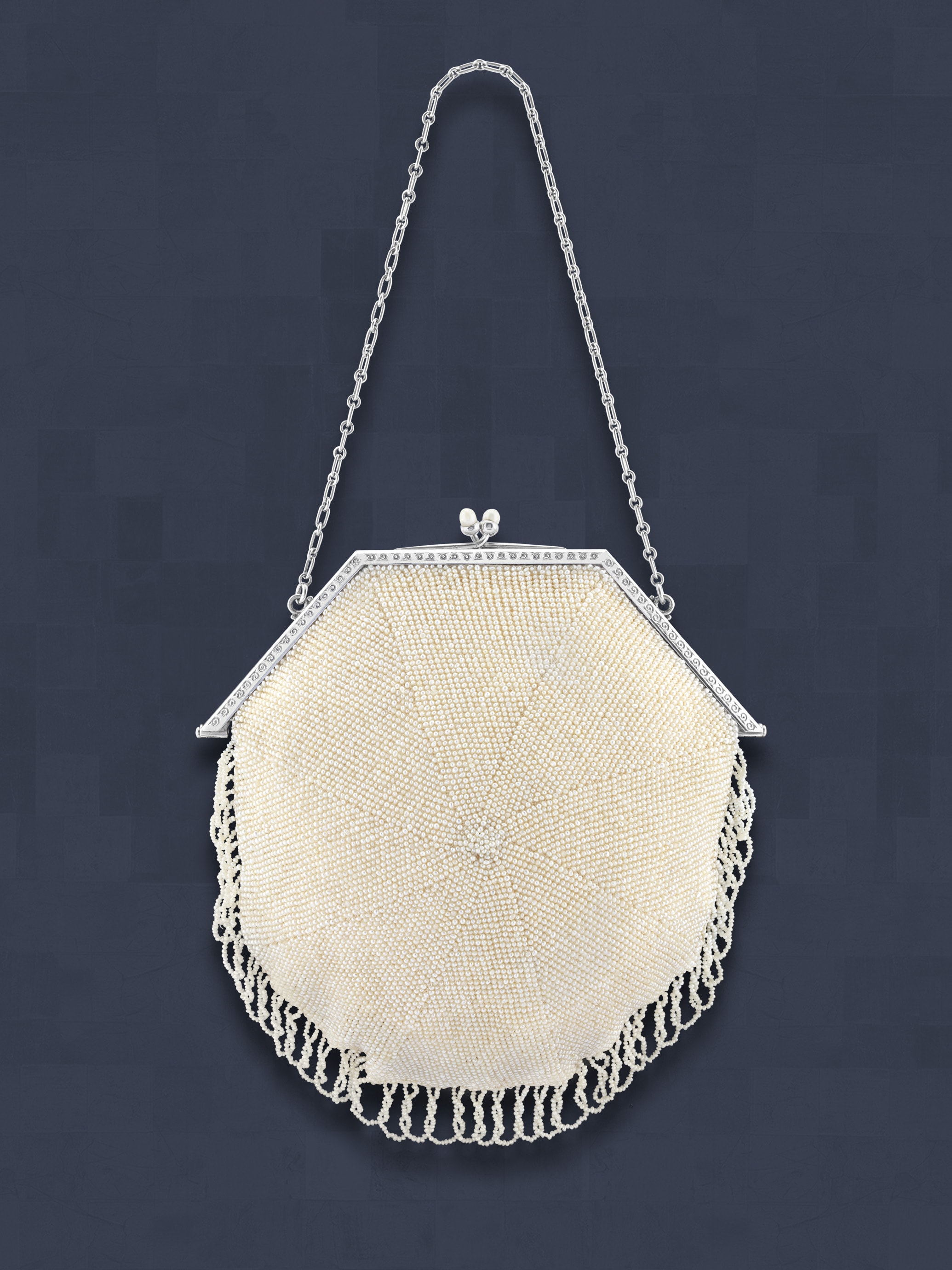 Evening bag, 1923. Platinum, pearls, diamonds. Van Cleef & Arpels Collection.