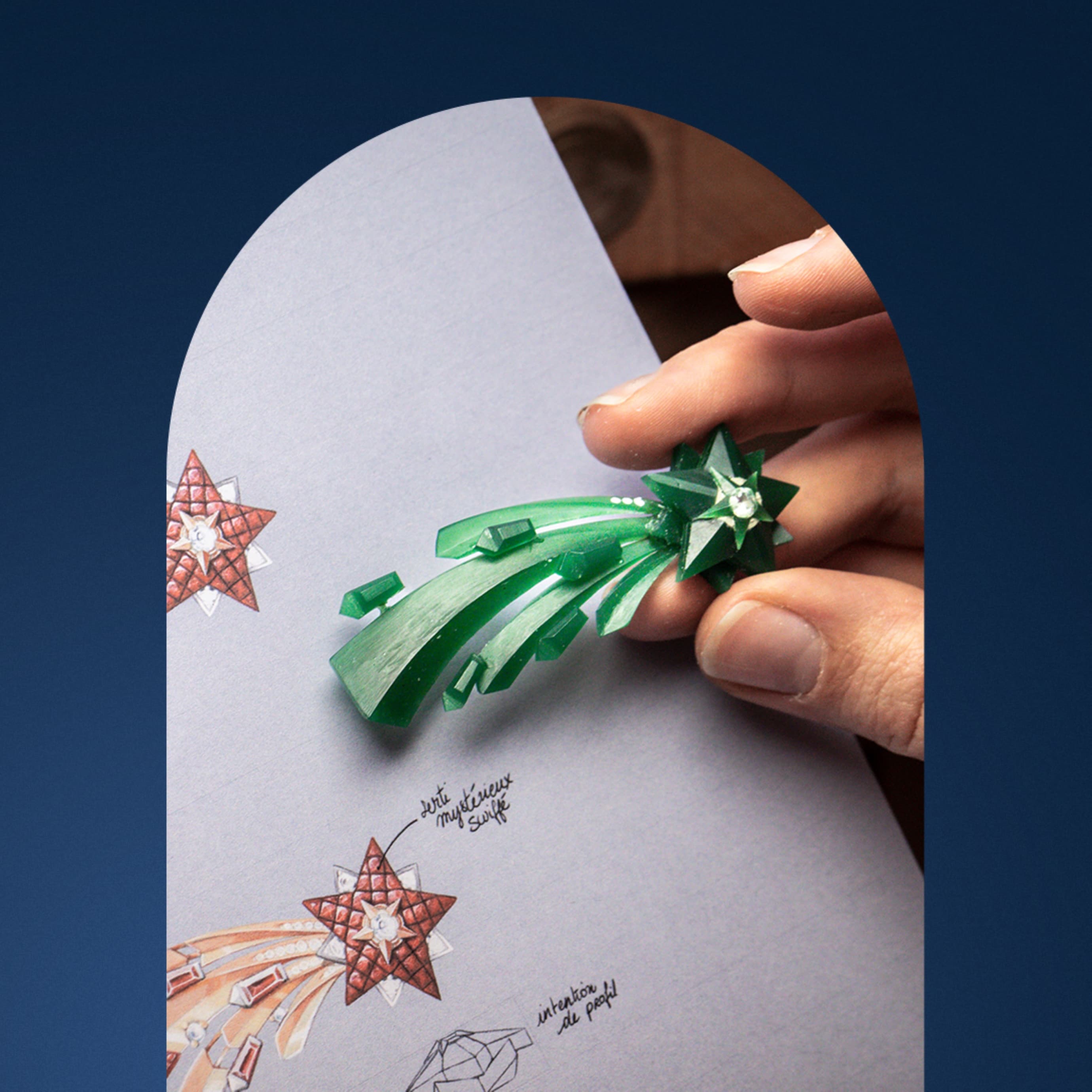 对照手绘图控制蜡模成型，Van Cleef & Arpels梵克雅宝。