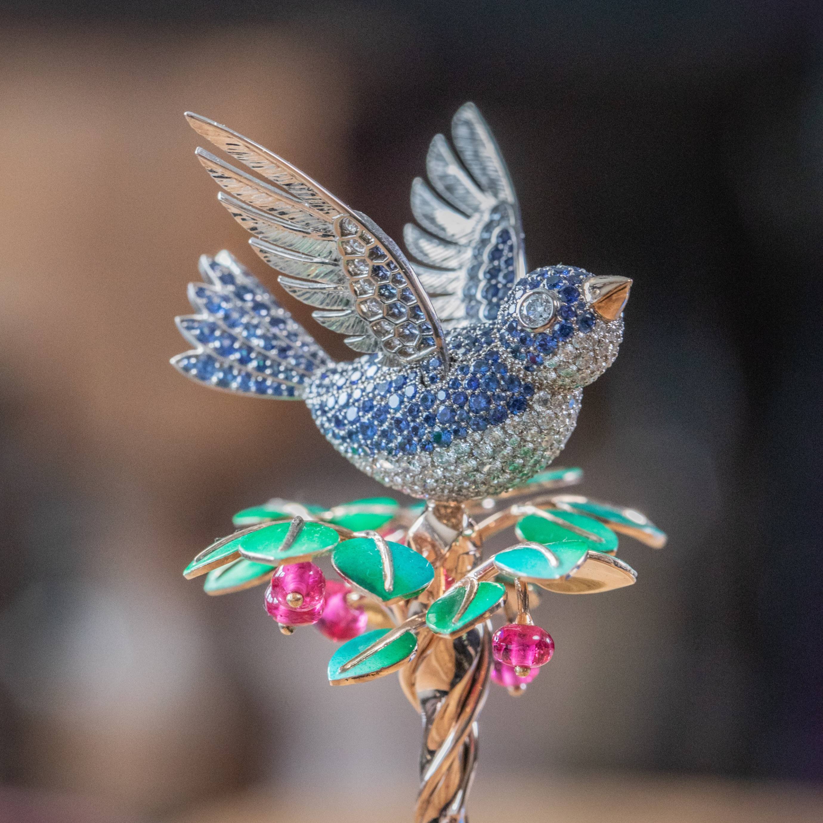 测试鸟翼的律动机制，Van Cleef & Arpels梵克雅宝。