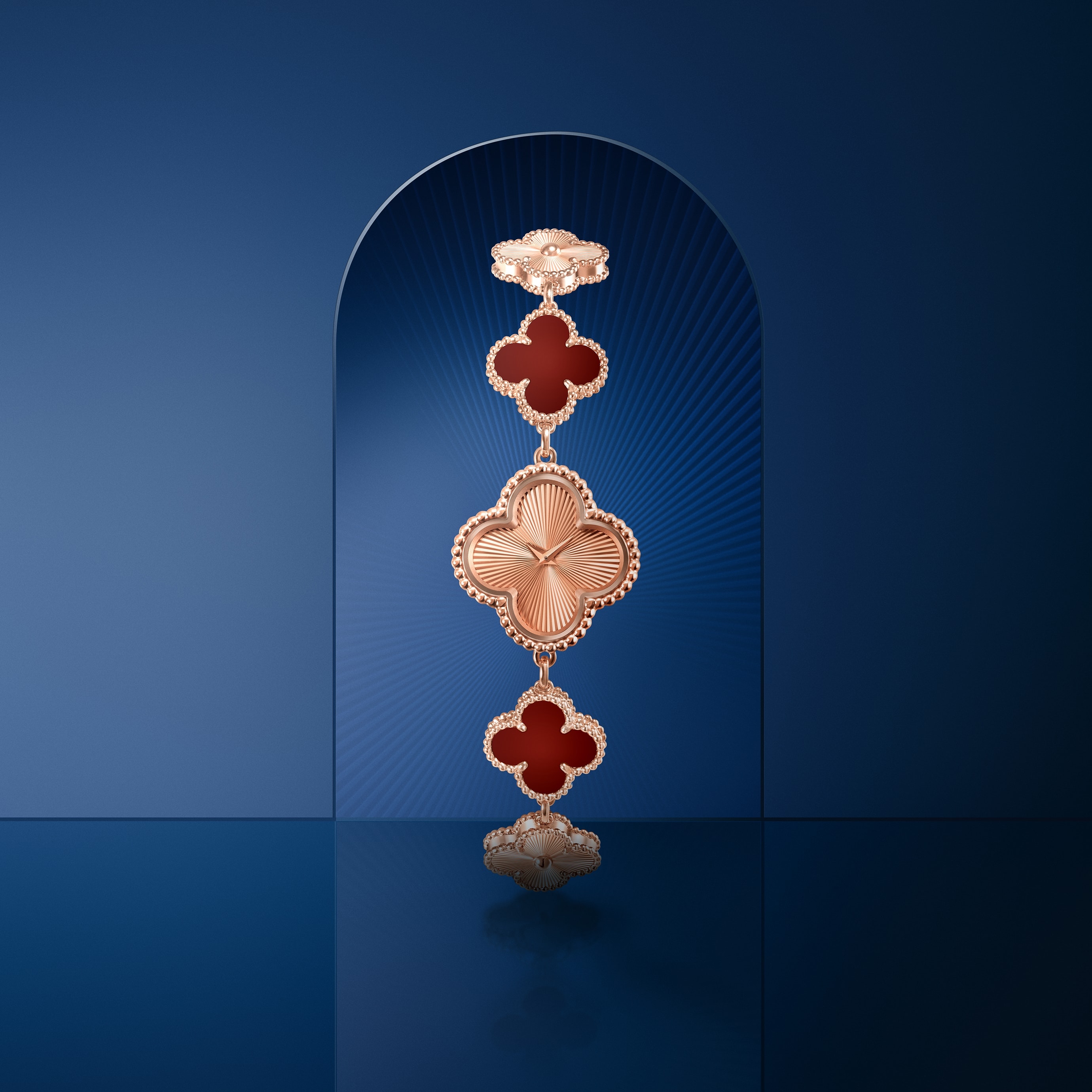 Sweet Alhambra腕表。玫瑰金，红玉髓Alhambra®四叶幸运系列，Van Cleef & Arpels梵克雅宝。