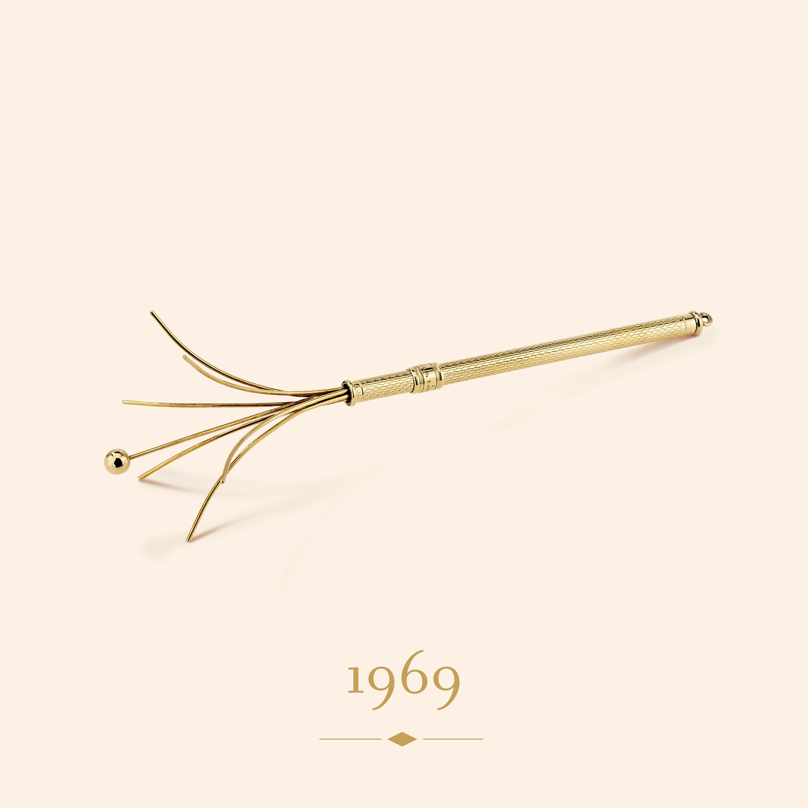 Champagne swizzle, circa 1969. 18K yellow gold. Van Cleef & Arpels Collection.