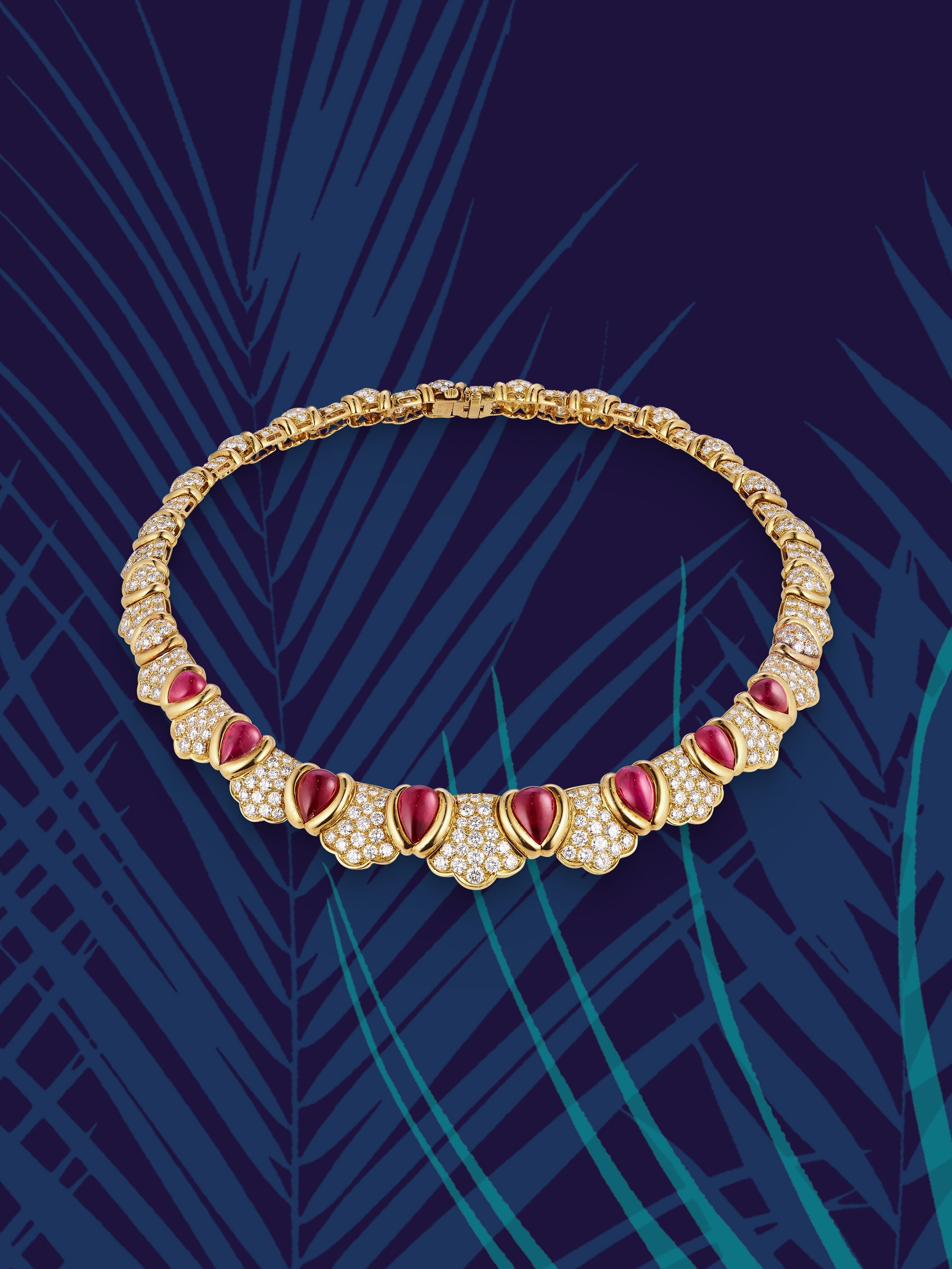 Griffin项链,1990年。黄K金,白K金,红宝石,钻石。Van Cleef & Arpels梵克雅宝典藏系列。