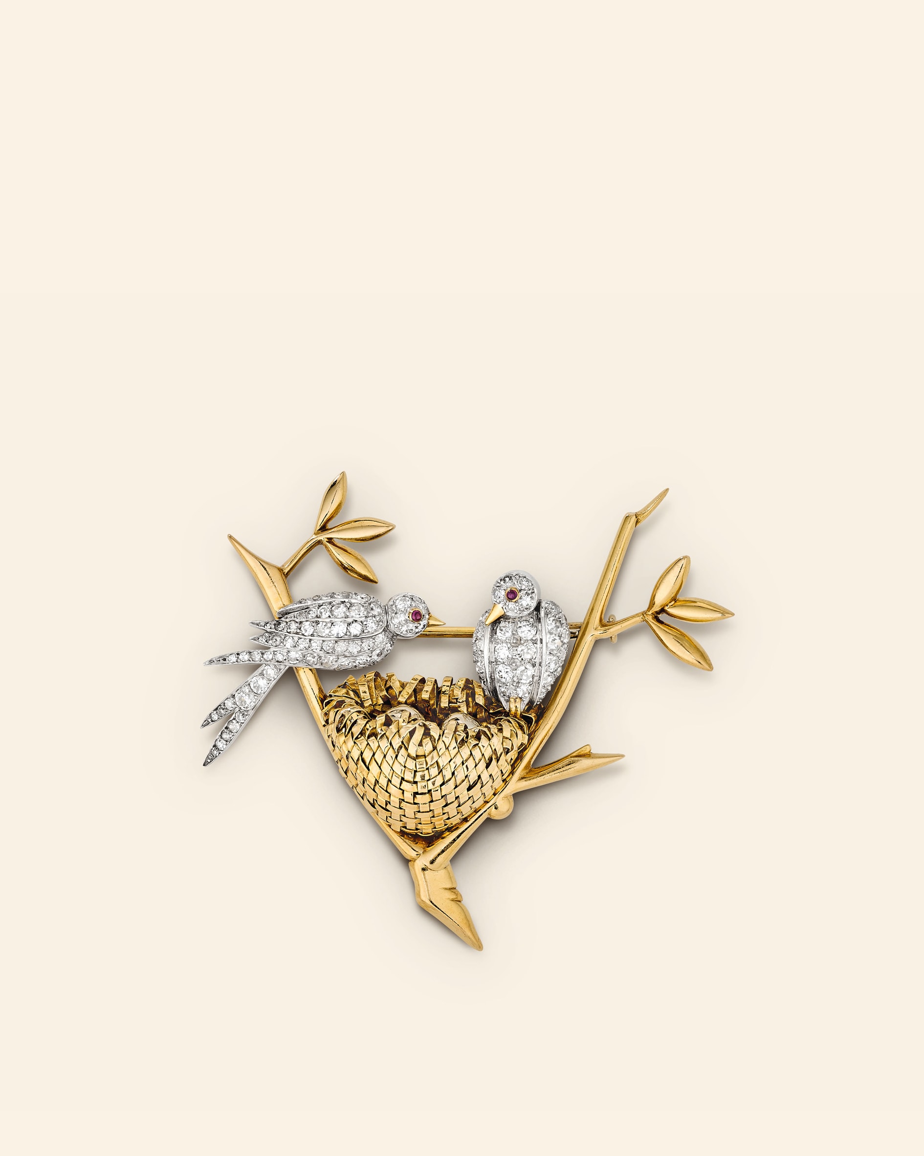 Two Birds With A Nest clip, 1945​. Yellow gold, platinum, white gold, rubies, diamonds​. Van Cleef & Arpels Collection.