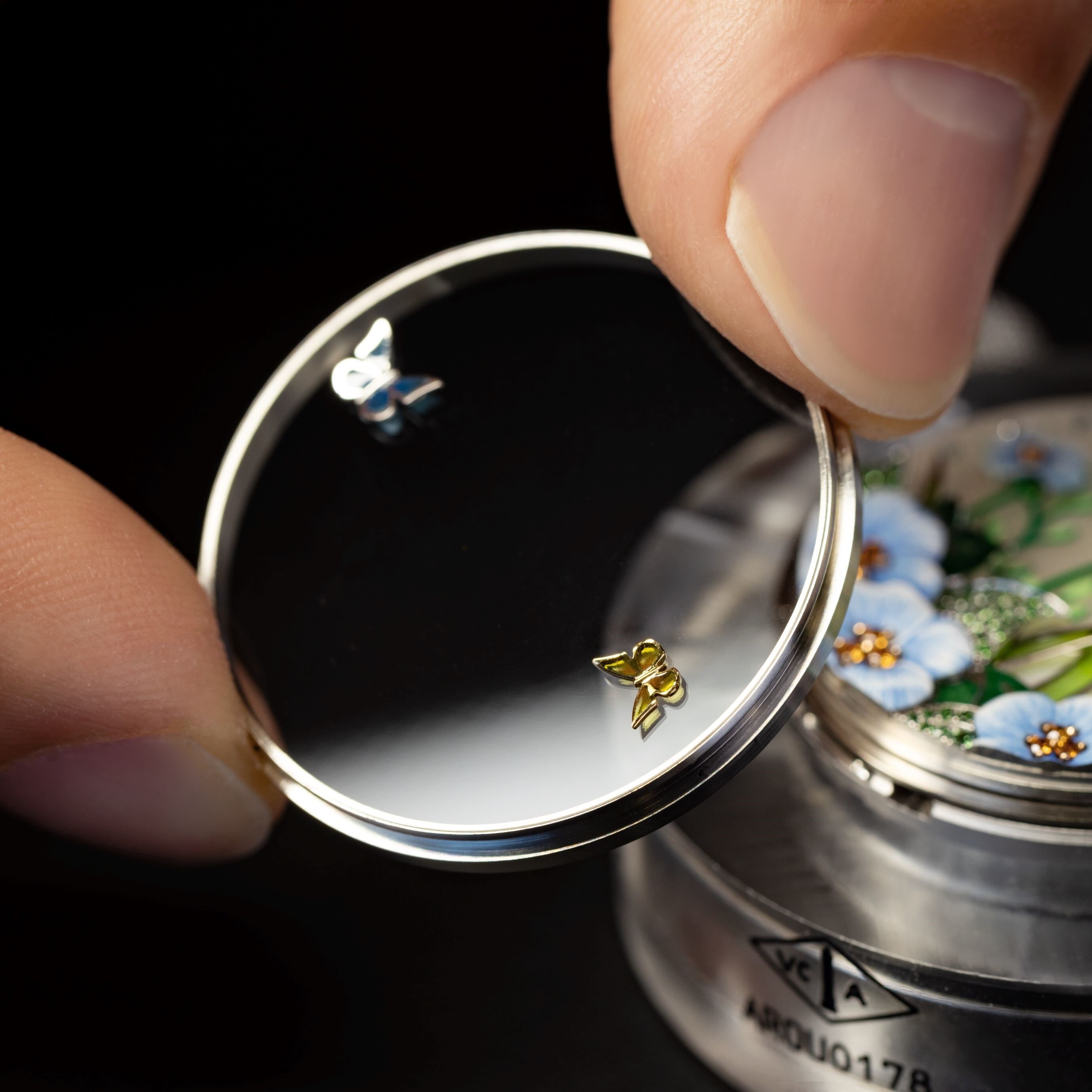 Assembling the sapphire glass disc with the two butterflies, Lady Arpels Brise d’Été watch, Poetic Complications® collection, Van Cleef & Arpels.