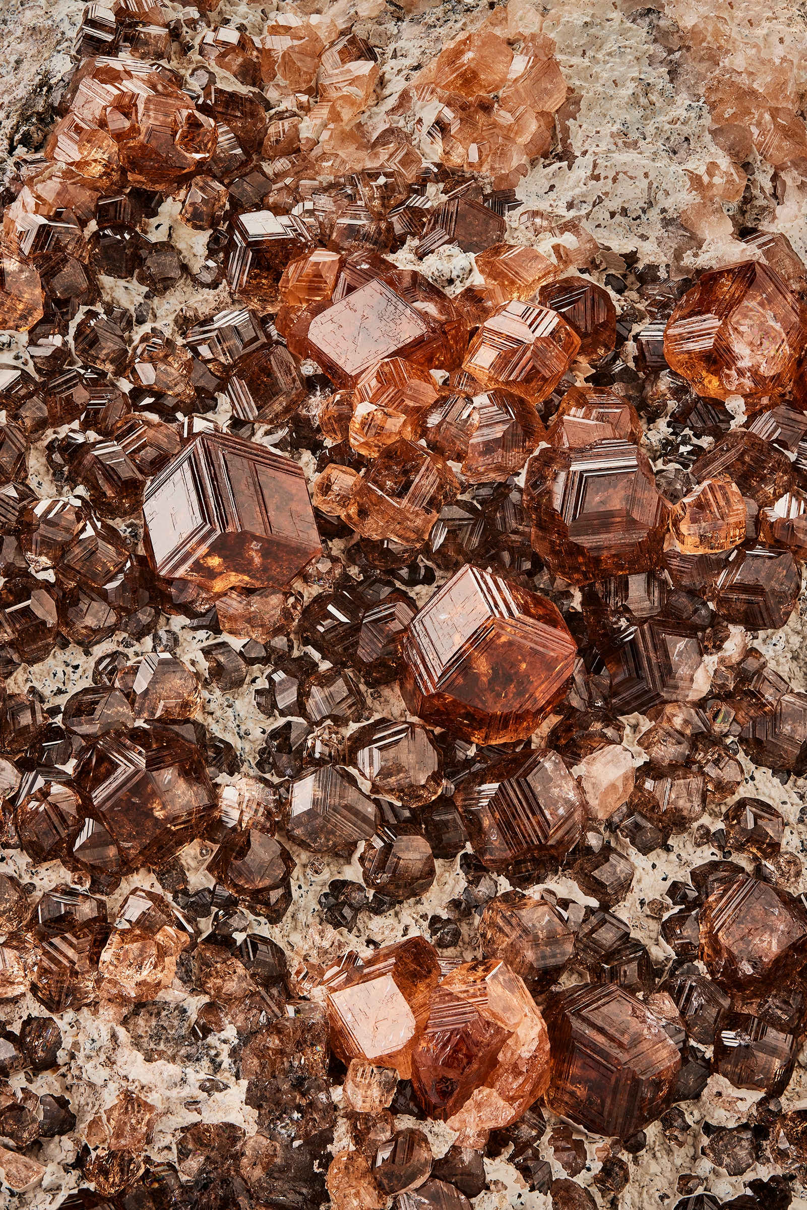 钙铝榴石。巴黎矿物学博物馆藏品 © L'ÉCOLE珠宝艺术中心 - 拍摄：Benjamin Chelly。Van Cleef & Arpels梵克雅宝。