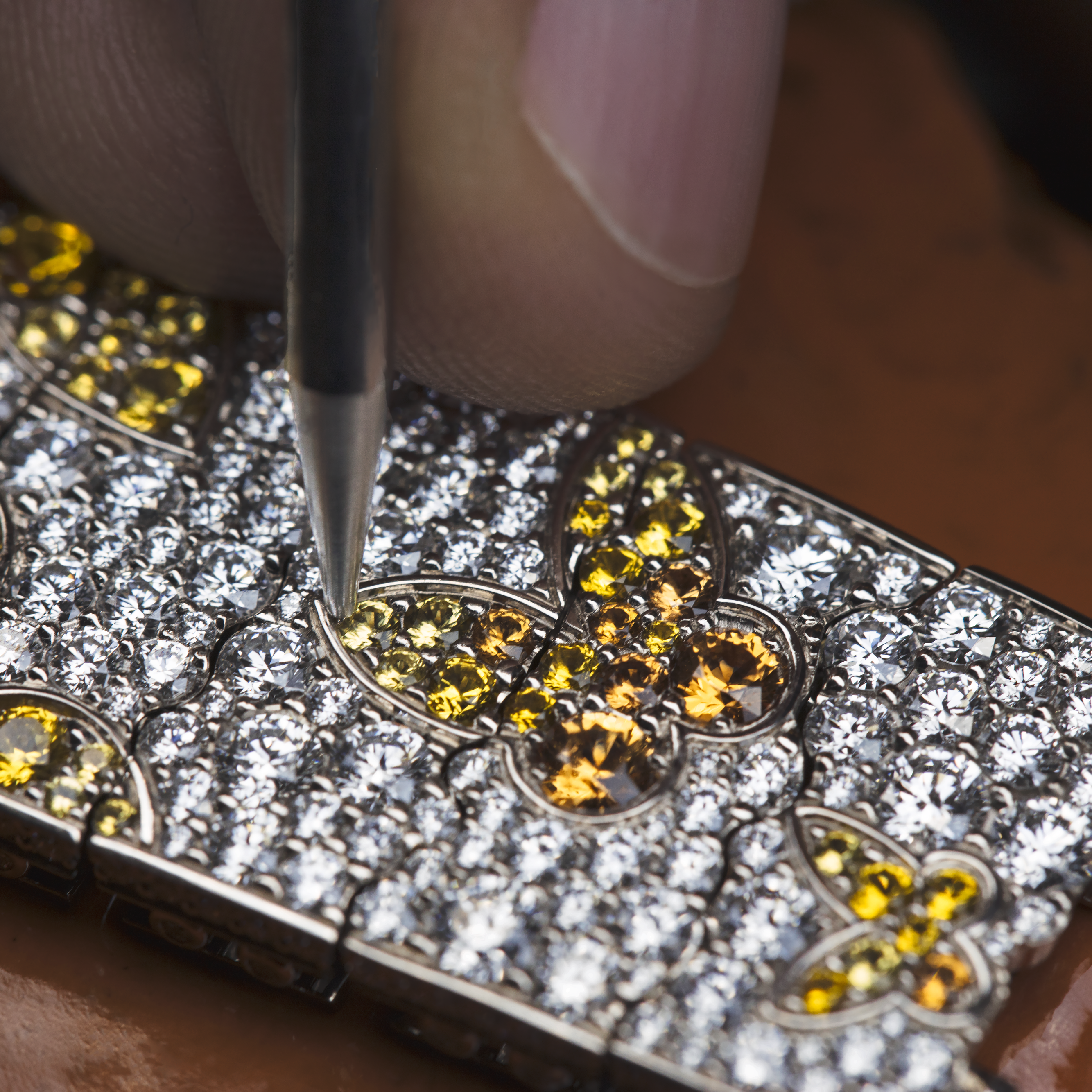 Setting the stones on the Lady Arpels Pont des Amoureux Été watch. Van Cleef & Arpels Collection.