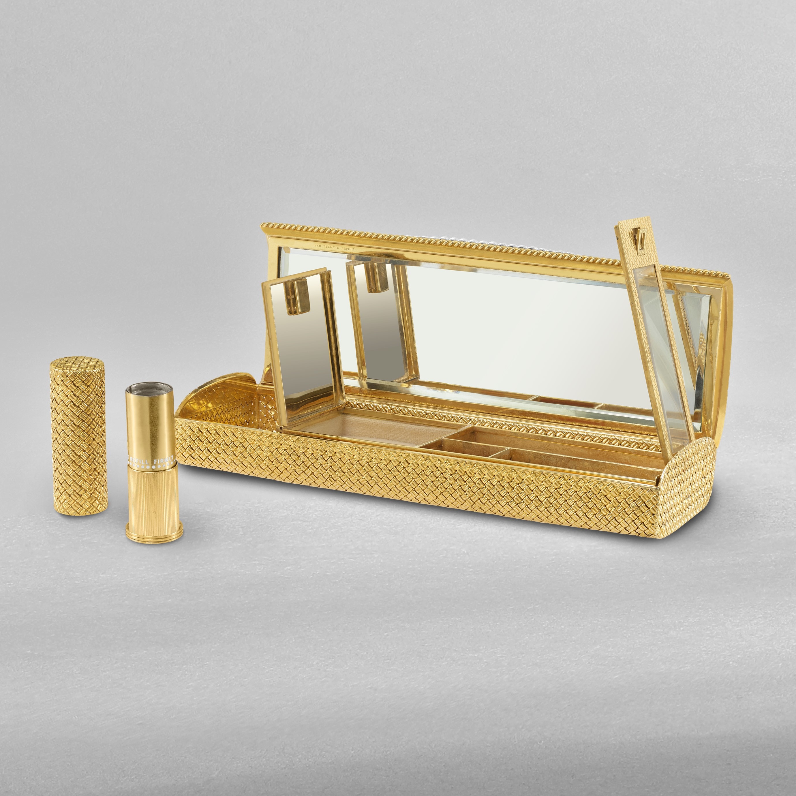 Minaudière百宝匣，1961年。铂金，黄K金，钻石。Heritage系列，Van Cleef & Arpels梵克雅宝。