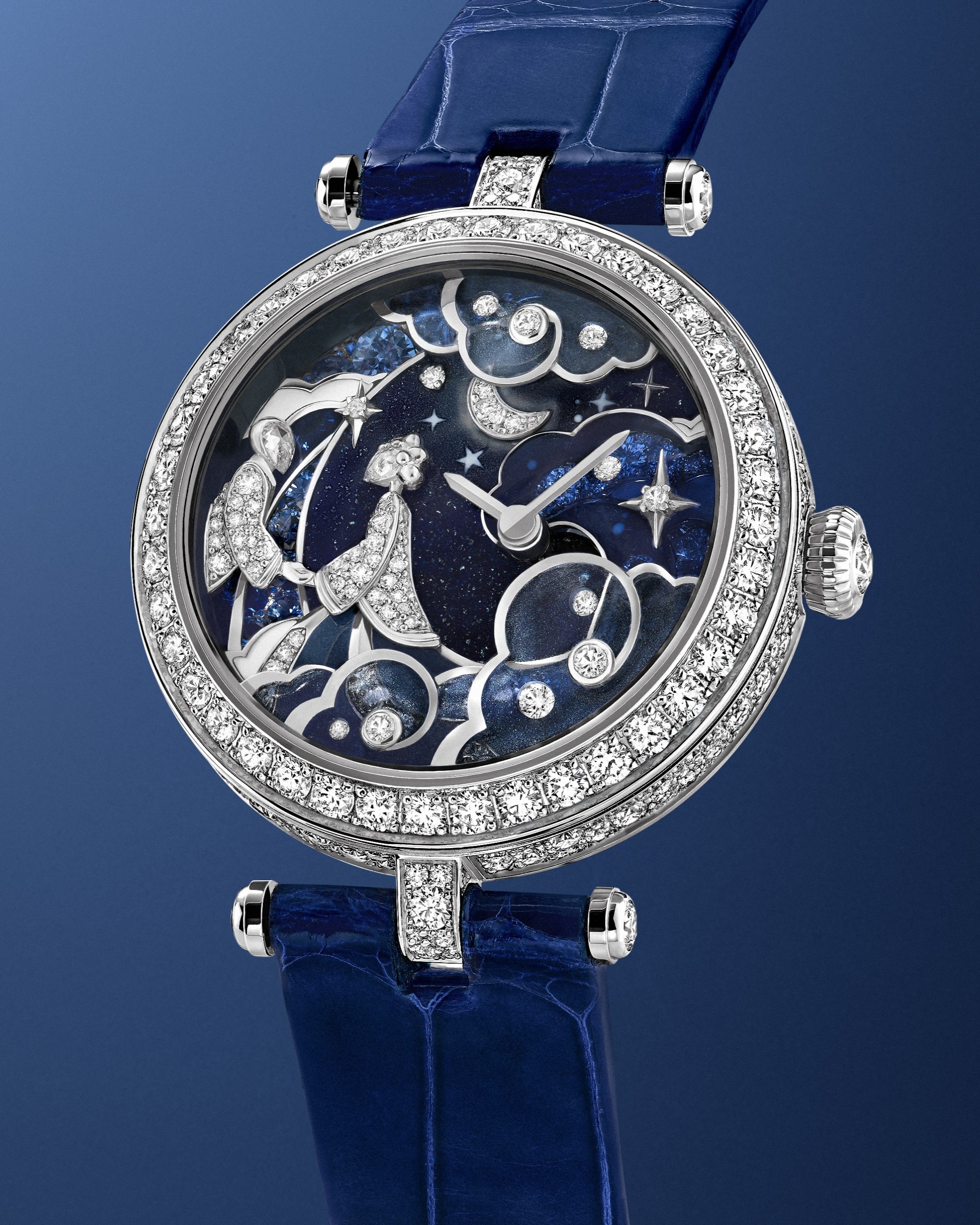 Lady Rencontre Céleste腕表。白K金，蓝宝石，白色珍珠母贝，钻石，珐琅，微型彩绘。手动上链机械机芯。Extraordinary Dials™非凡表盘腕表系列，Van Cleef & Arpels梵克雅宝。
