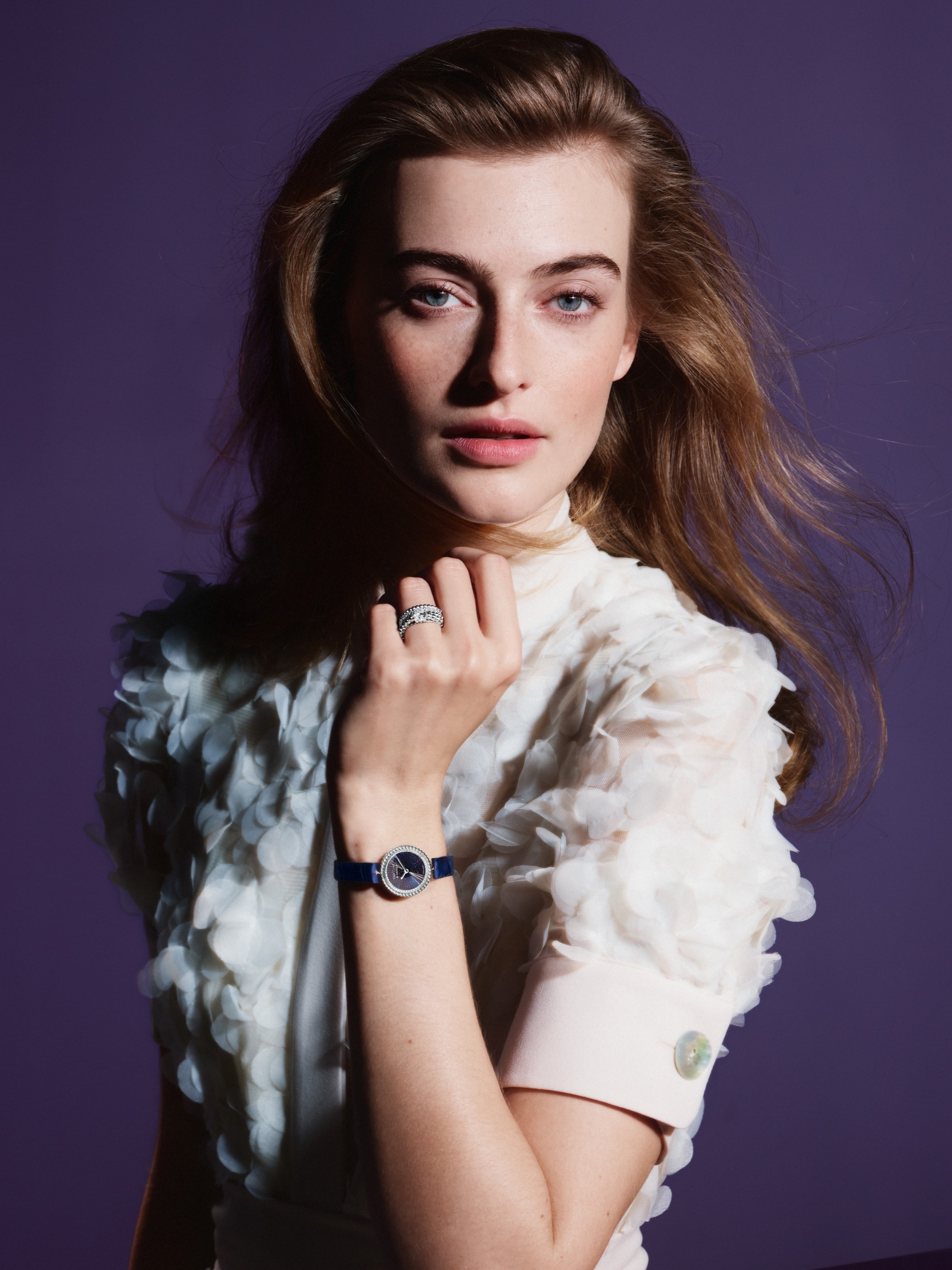 Perlée腕表，23毫米。白K金，砂金石玻璃，钻石。瑞士石英机芯。Perlée®系列，Van Cleef & Arpels梵克雅宝。