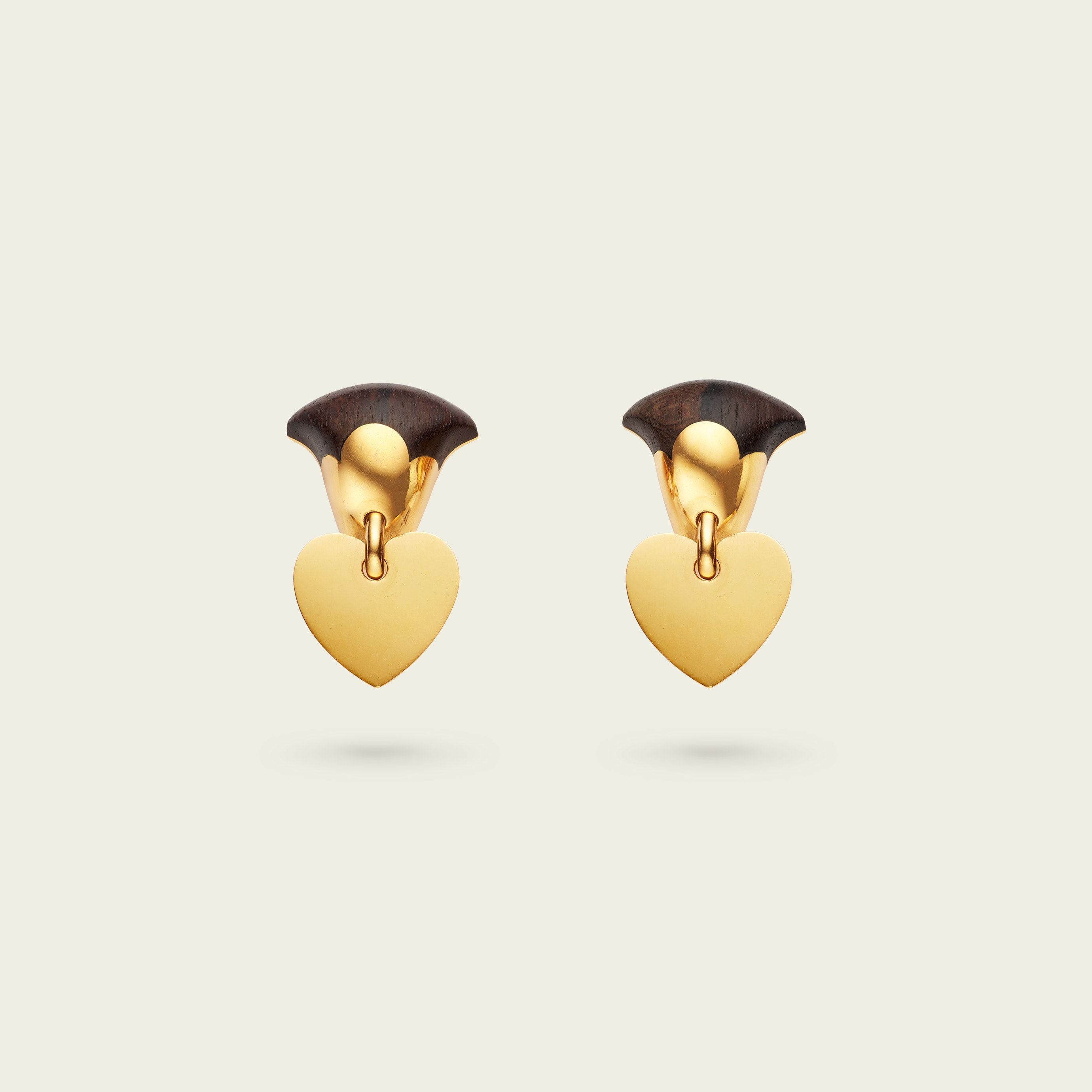 Sylvestre earrings, circa 1997. Yellow gold, wood. Van Cleef & Arpels Collection.