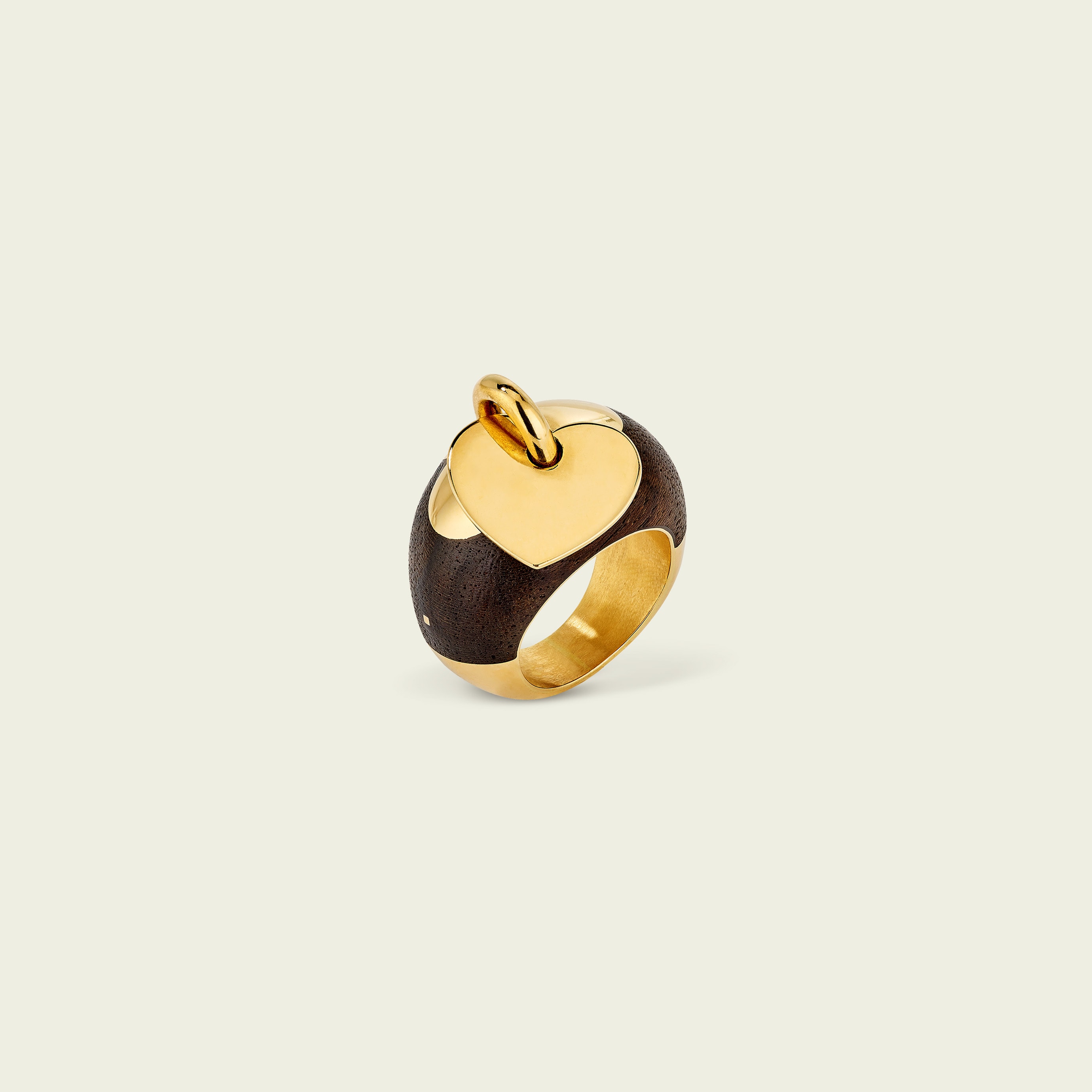 Sylvestre ring, circa 1997. Yellow gold, wood. Van Cleef & Arpels Collection.