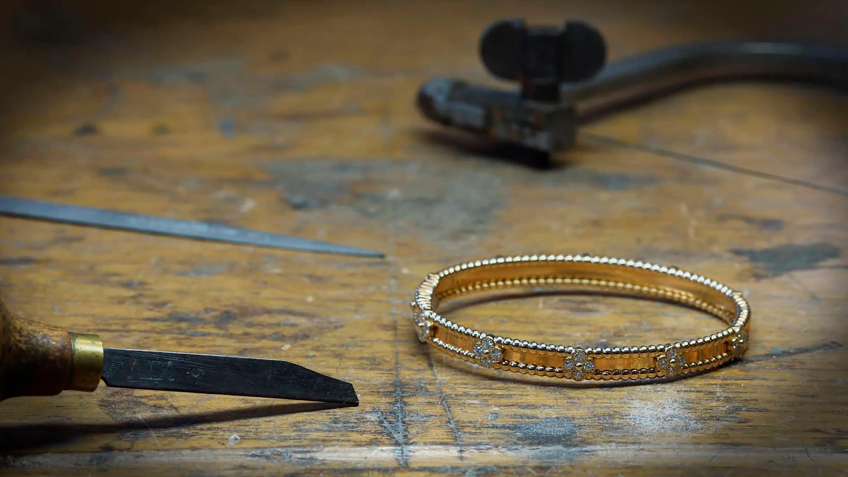 Perlée®系列  sweet clovers手镯的制作过程