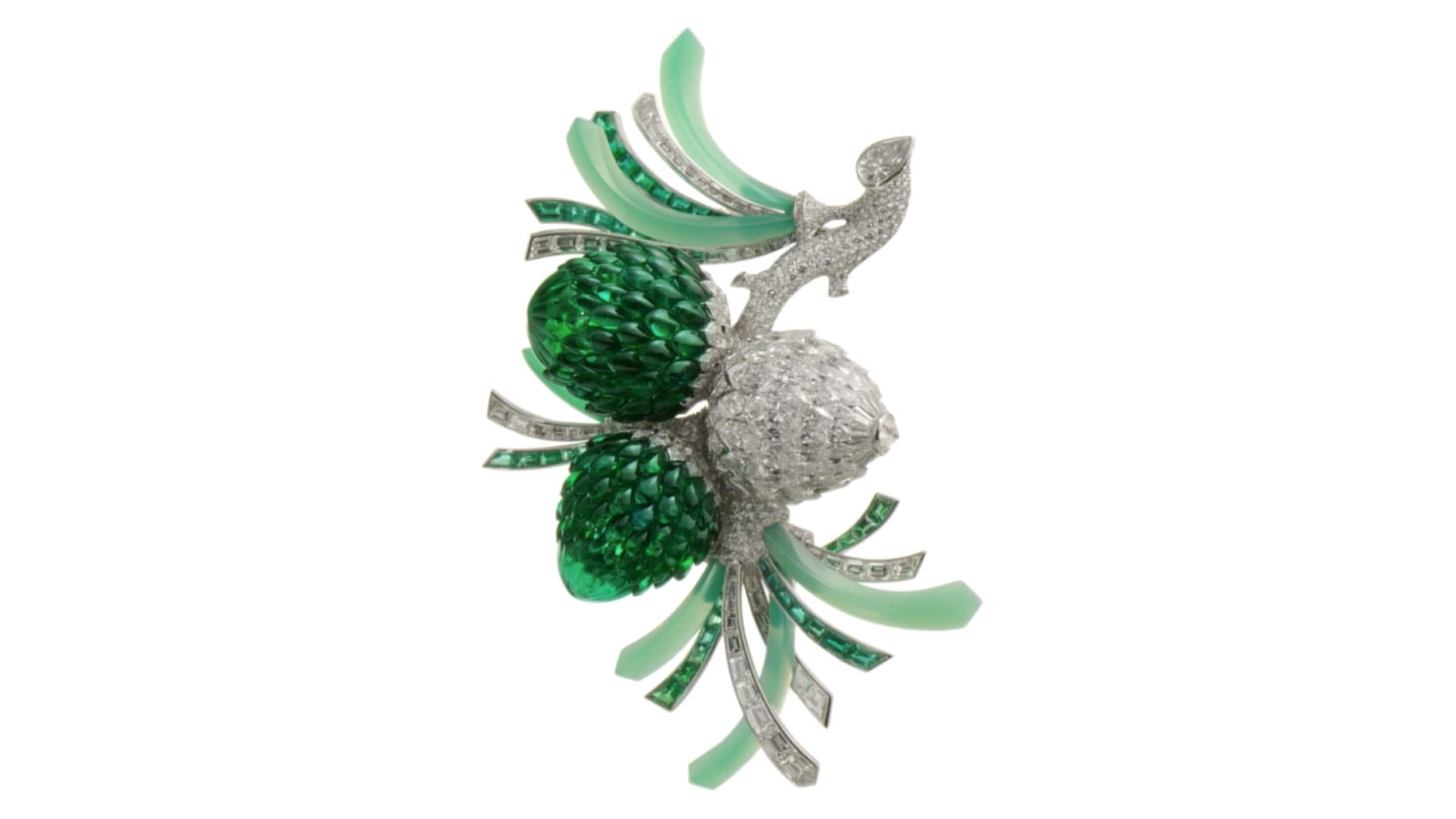 The Pomme de Pin clip