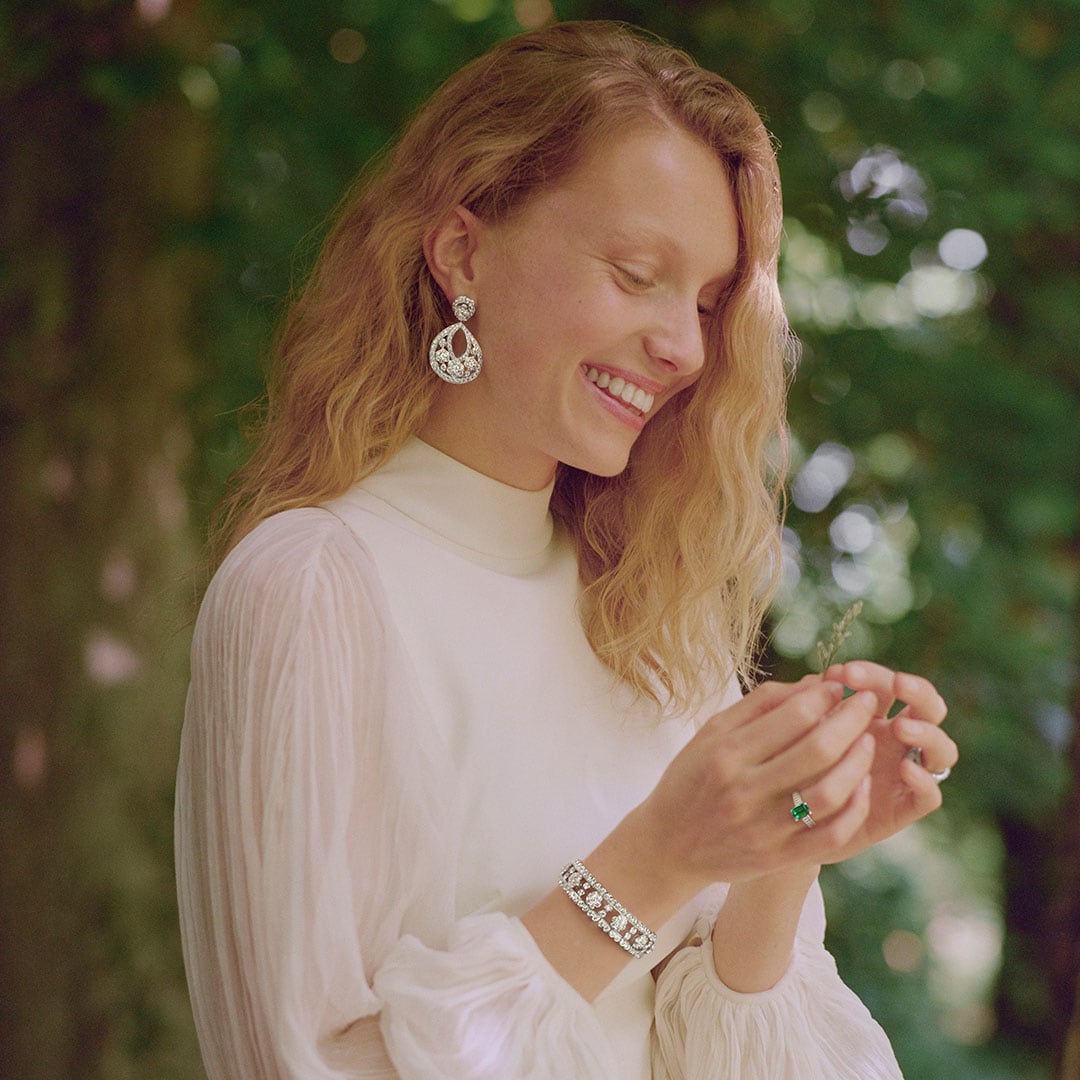 Menuet solitaire Emerald, platinum, one emerald-cut emerald, diamonds. High Jewelry Solitaires collection, Van Cleef & Arpels.