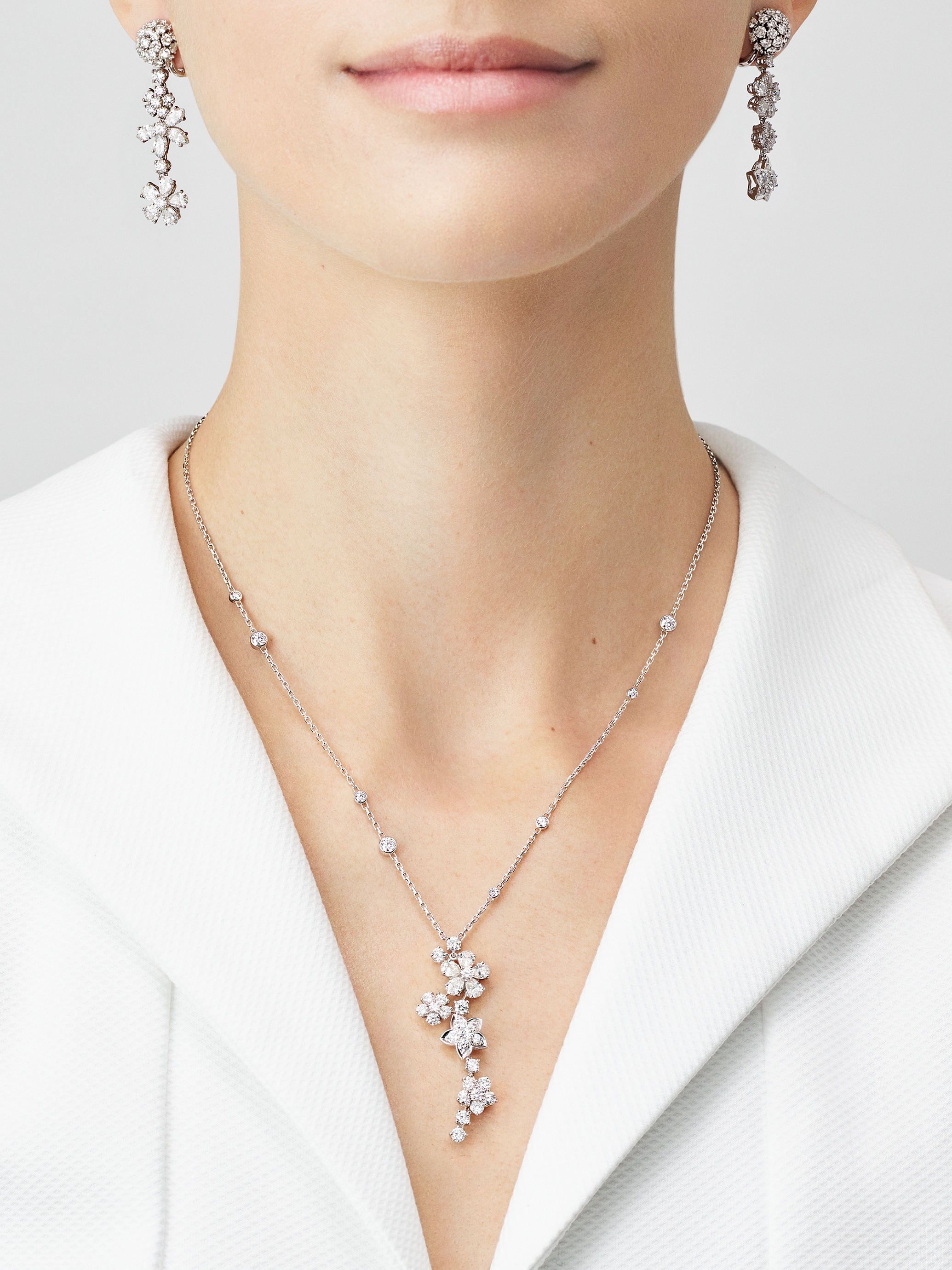 Folie des prés earrings and pendant, 18K white gold, diamonds. Folie des Prés High Jewelry collection, Van Cleef & Arpels.