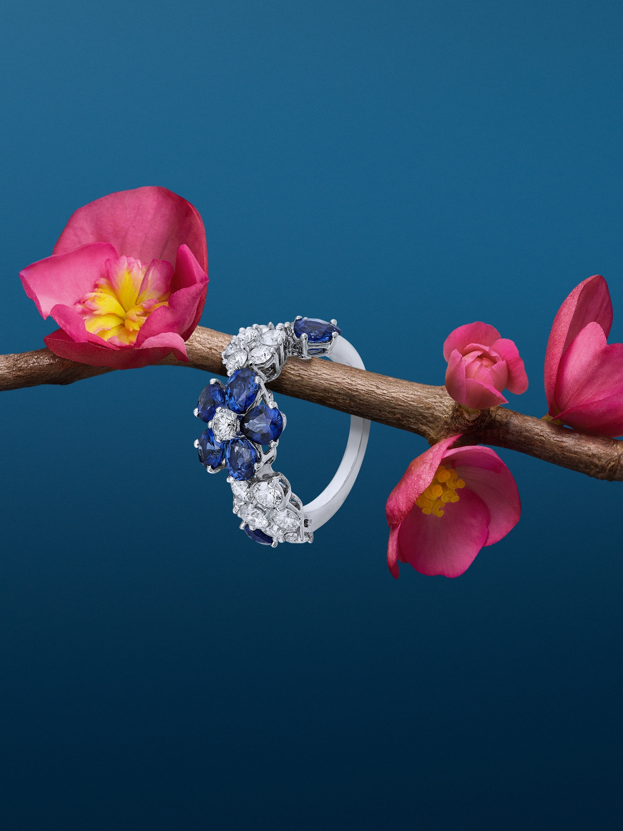 Folie des Prés ring. 18K white gold, sapphires, diamonds. Folie des Prés High Jewelry collection, Van Cleef & Arpels.