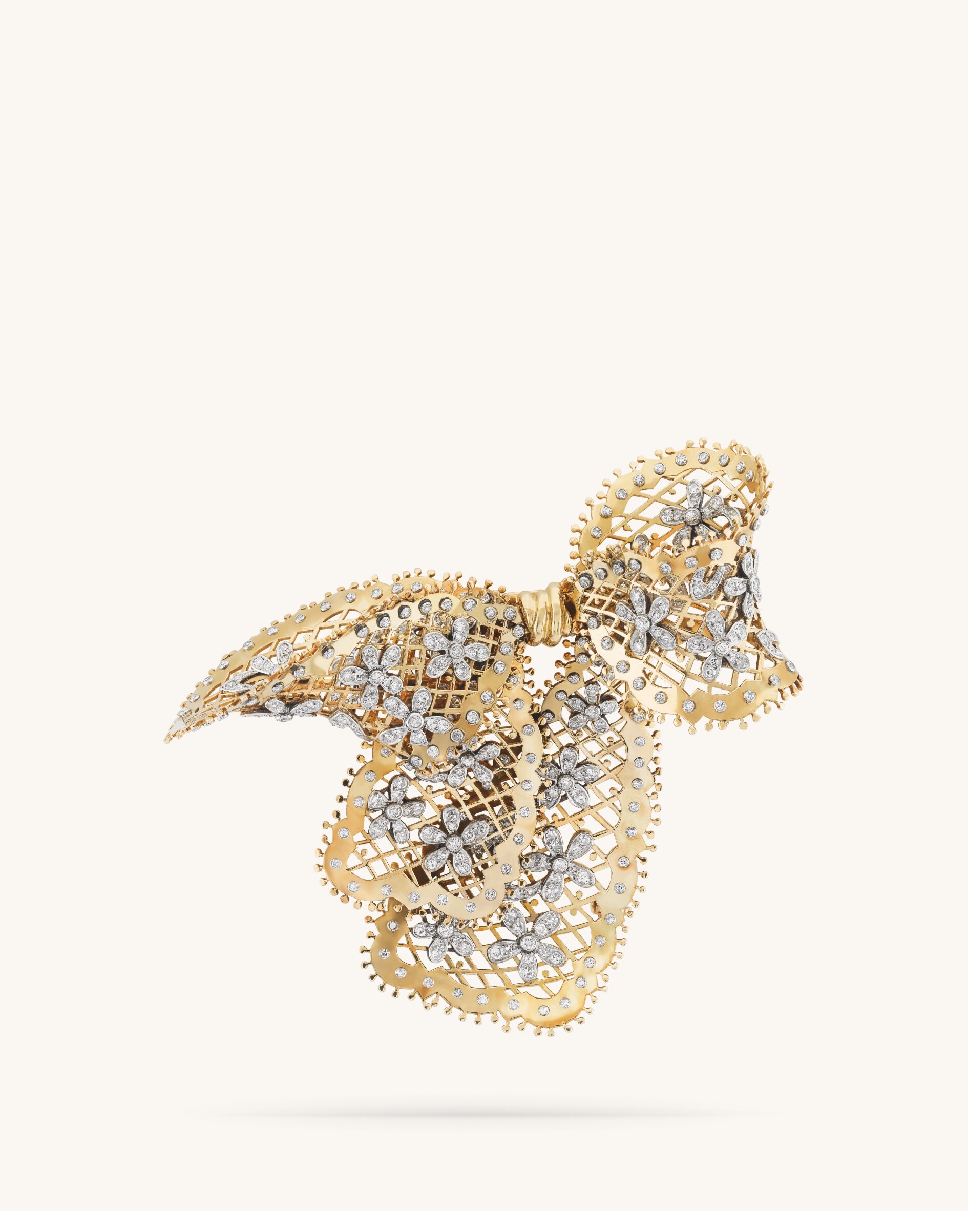 Dentelle胸针，黄K金，铂金，圆形钻石，1940年。古董珍藏系列，Van Cleef & Arpels梵克雅宝。