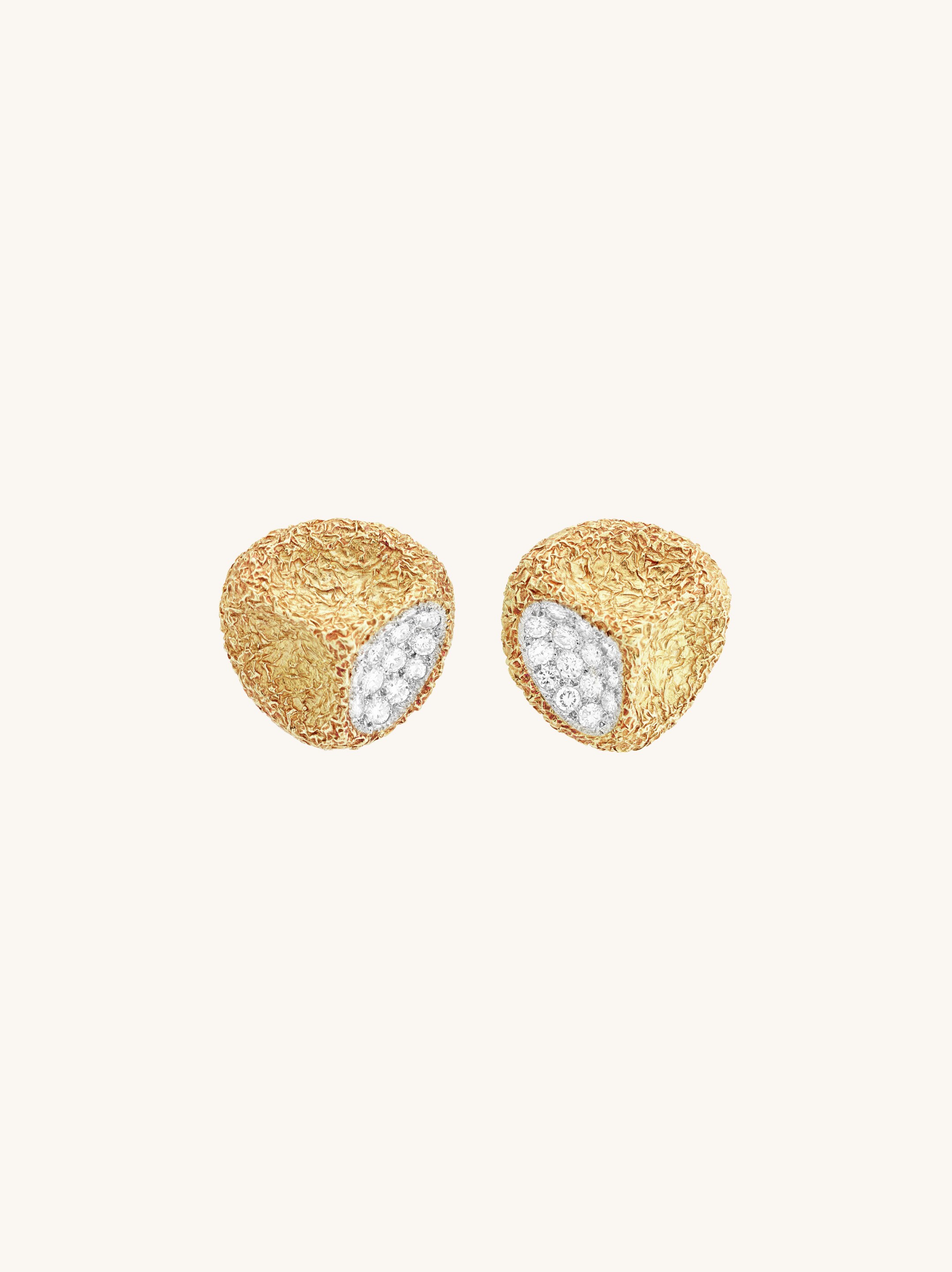 Eucalyptus earrings, 1969, yellow gold, platinum, rose gold, white gold, diamonds. Heritage collection, Van Cleef & Arpels.