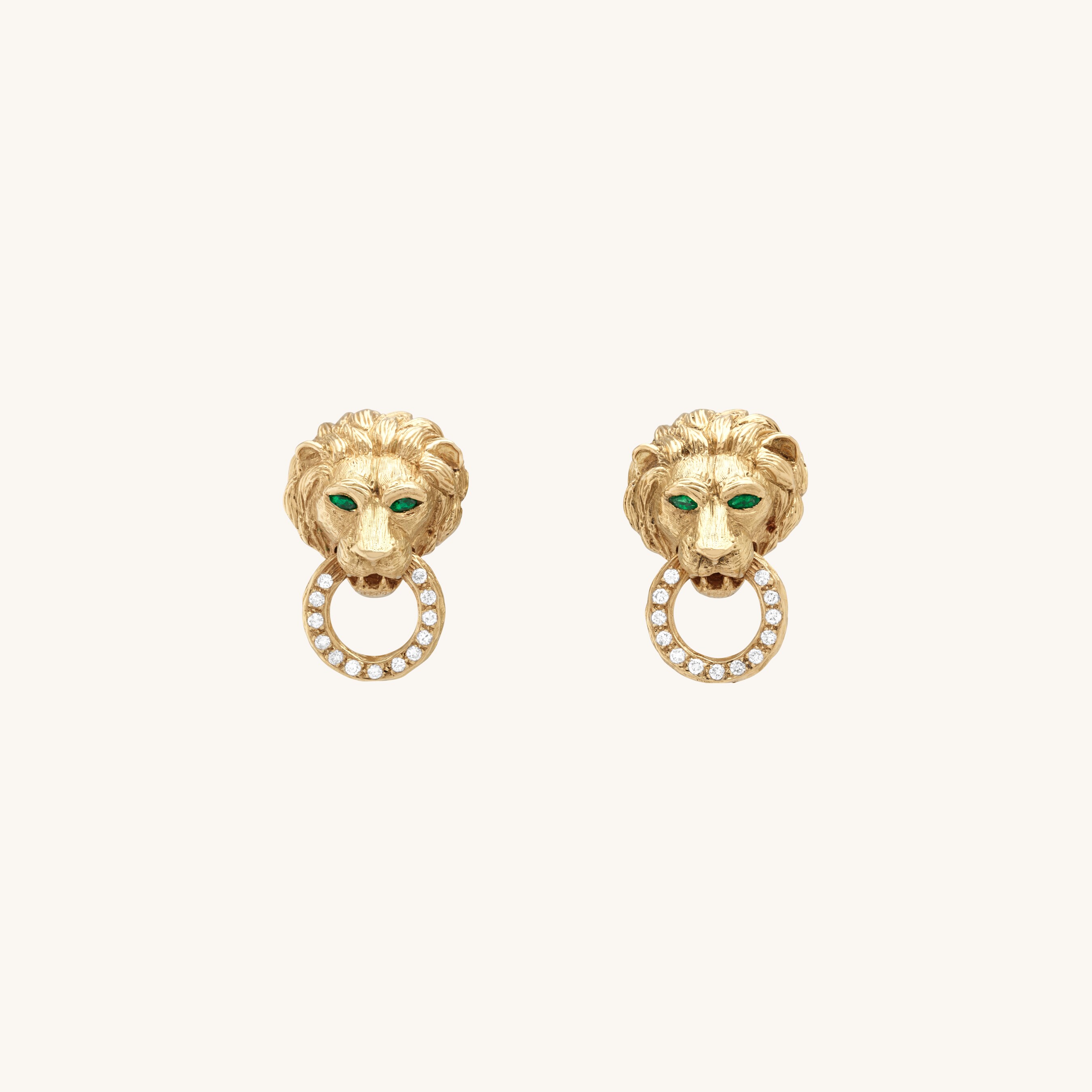 Lions耳环,1969年,黄K金,祖母绿,钻石。Heritage系列,封面图片,Van Cleef & 梵克雅宝。
