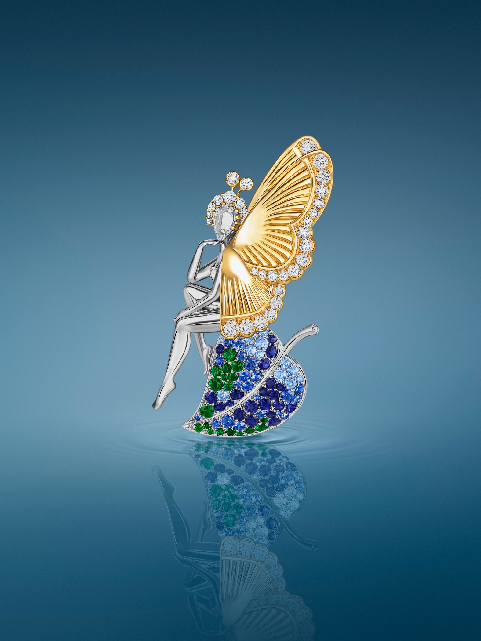 Songe de Papillon feuille fairy胸针。白K金，黄K金，祖母绿，蓝宝石，钻石。Feminine Figures系列，Van Cleef & Arpels梵克雅宝。