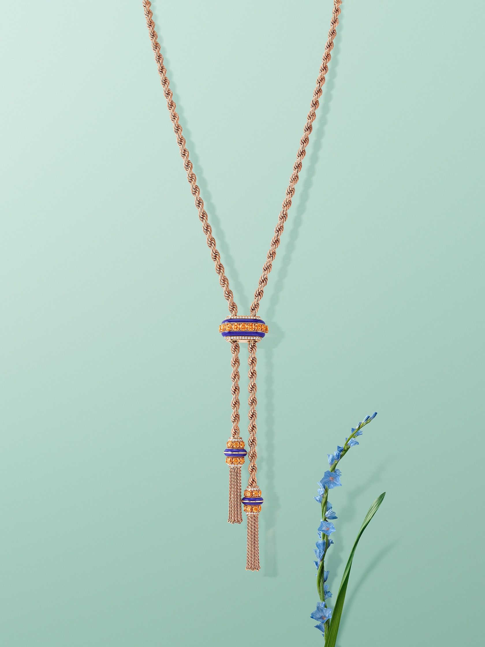 Liane长项链。玫瑰金，锰铝榴石，青金石，钻石。Liane系列，Van Cleef & Arpels梵克雅宝