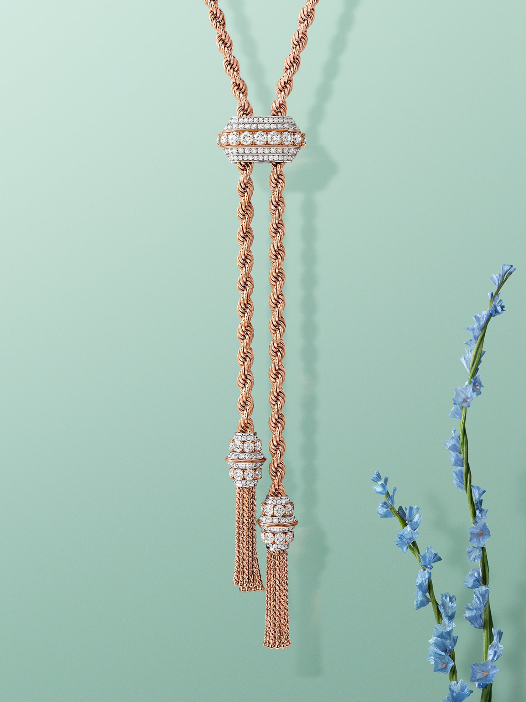Liane长项链。玫瑰金，镀铑白K金，钻石。Liane系列，Van Cleef & Arpels梵克雅宝。