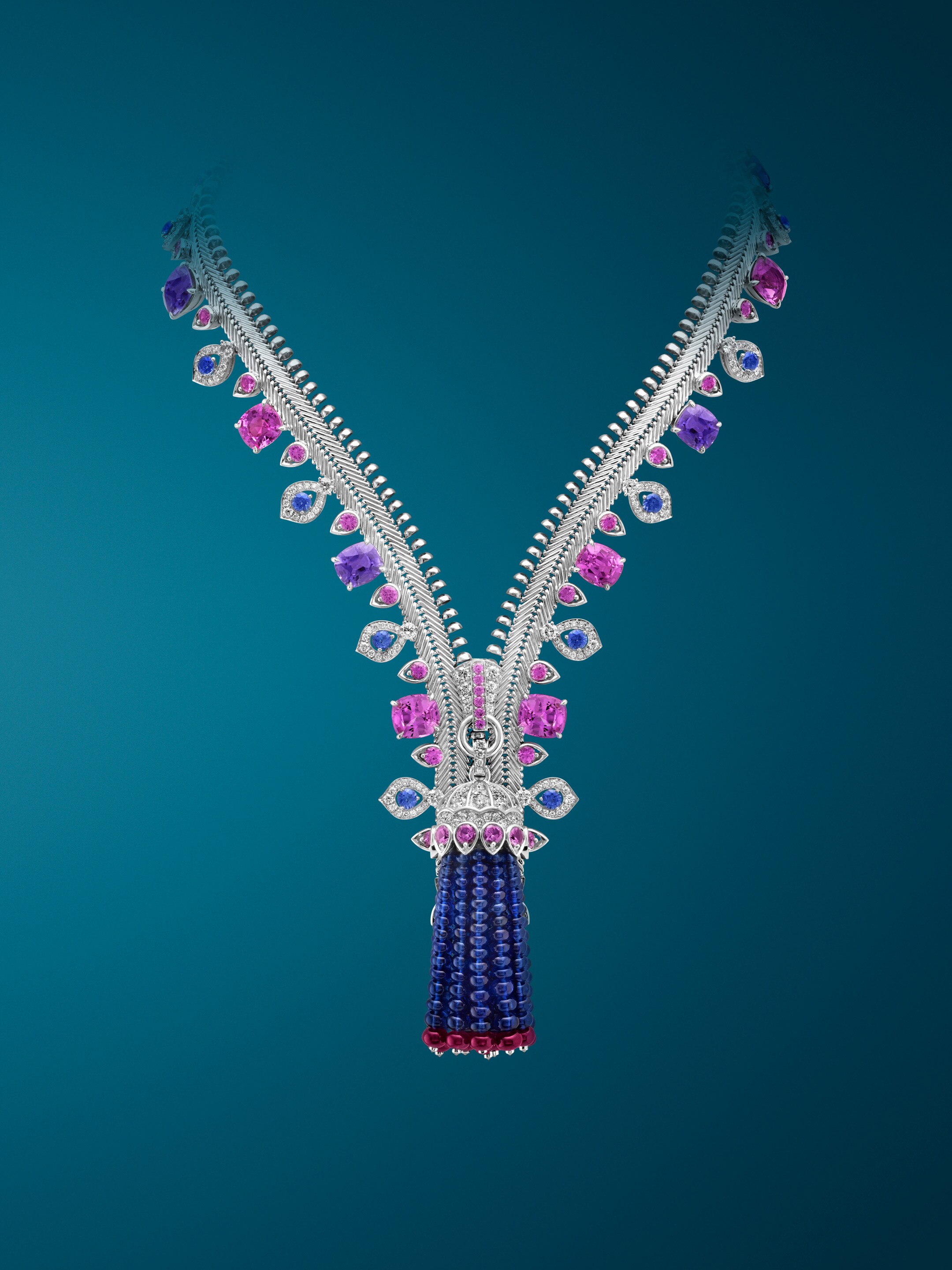 Van Cleef & Arpels 本 Van Cleef & Arpels Debuts Jewelry Design Coffee-Table Book