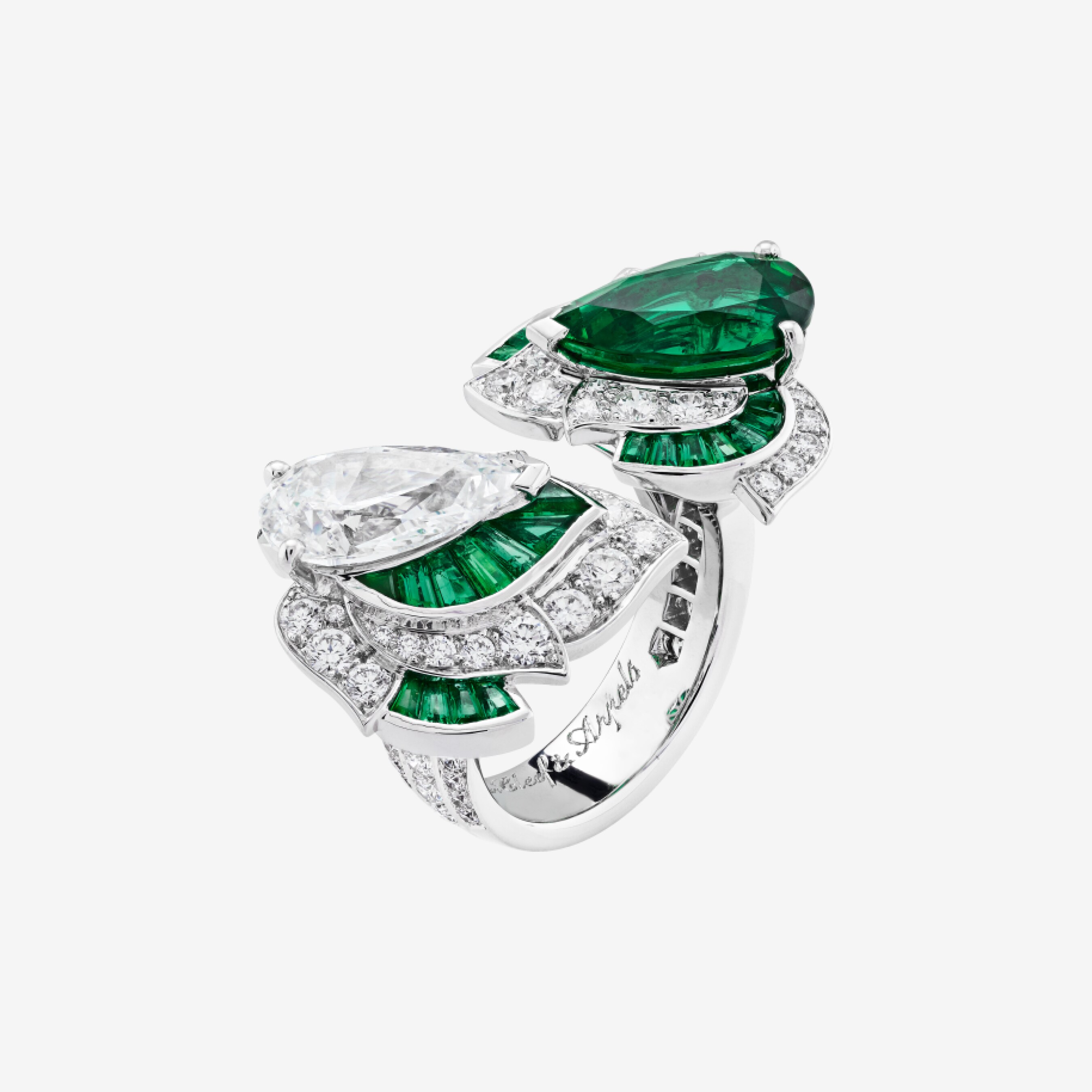 Lune d'eau Between the Finger Rings™, white gold, platinum, one pear-shaped DIF diamond of 3.03 carats, one pear-shaped emerald of 3.00 carats (Zambia), emeralds, diamonds. Émeraude en Majesté collection, Van Cleef & Arpels.